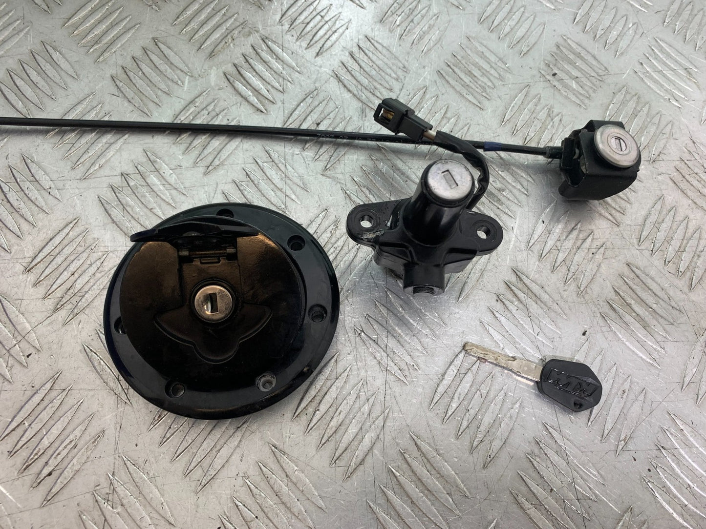 KTM DUKE 125 LOCKS AND KEY  YEAR 2017-2022 (CMB1274)