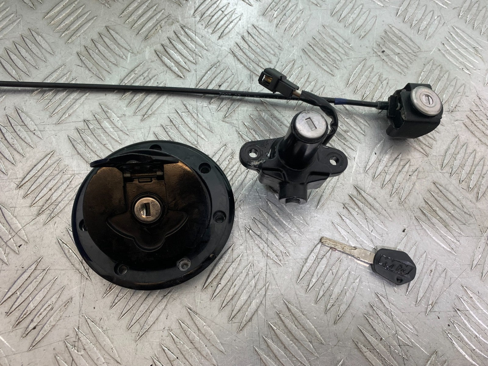 KTM DUKE 125 LOCKS AND KEY  YEAR 2017-2022 (CMB1274)