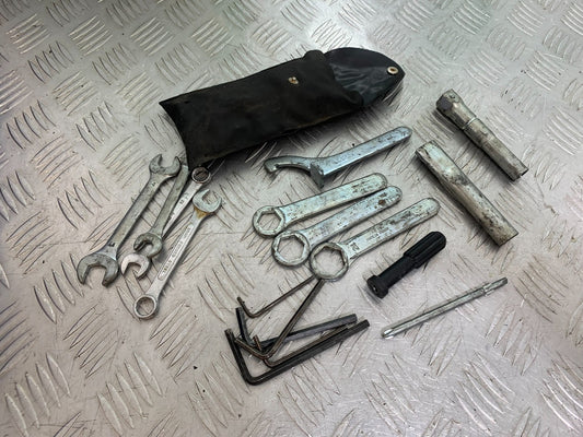 SUZUKI GSF1200 GSF 1200 BANDIT TOOL KIT   YEAR 2001-2004 (CMB1188)