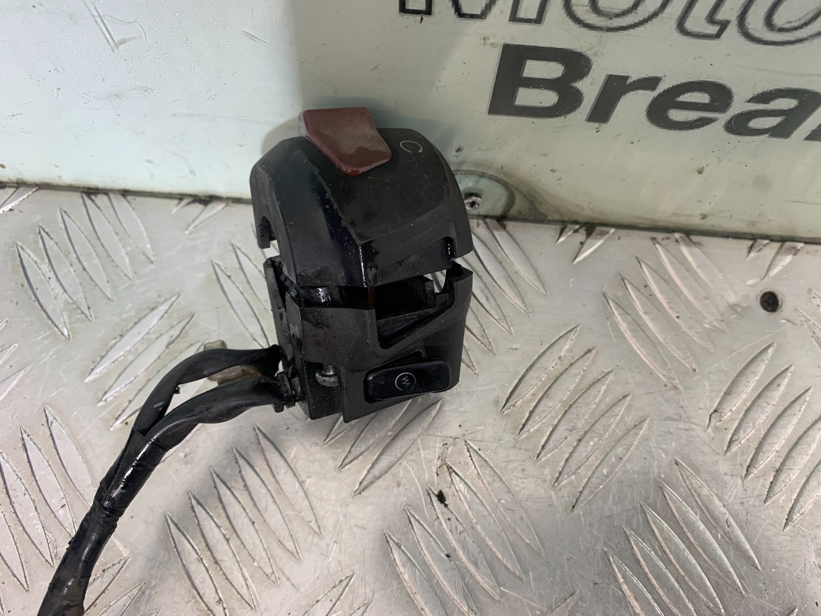 YAMAHA YZF-R125 YZF 125 RIGHT SWITCH GEAR  YEAR 2019-2022 (CMB1263)