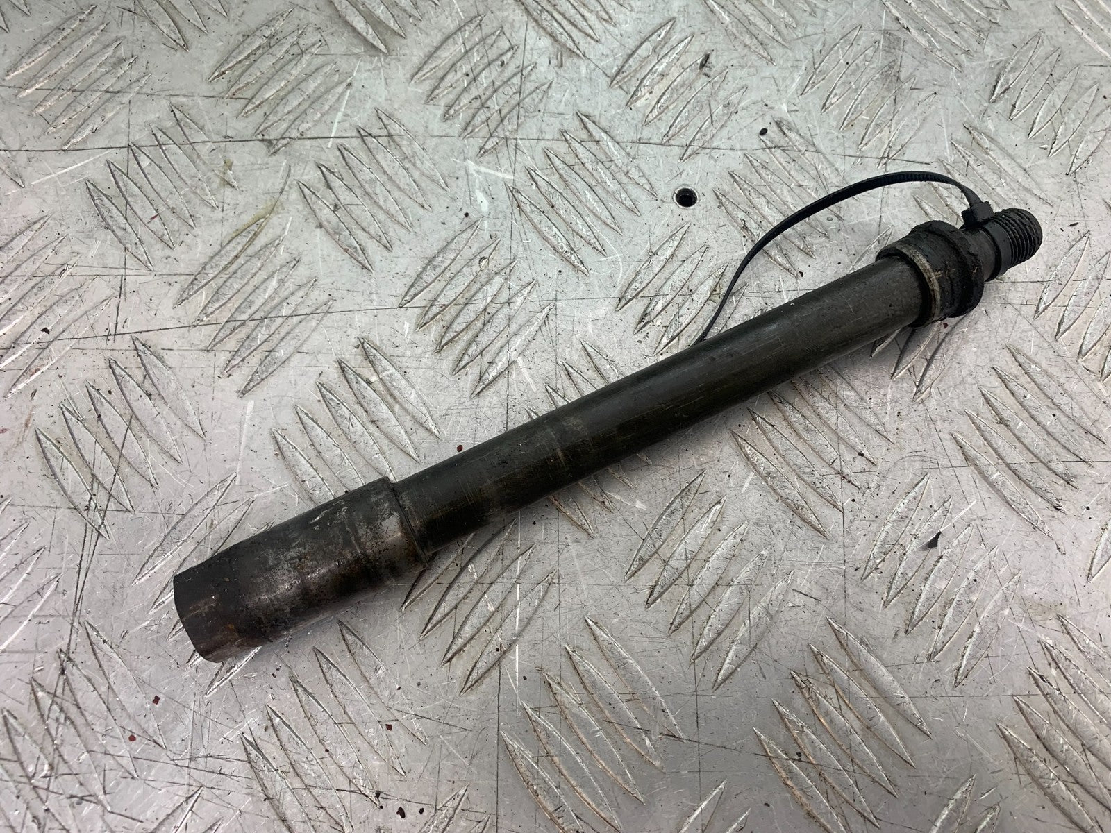 YAMAHA YZF1000 THUNDERACE FRONT WHEEL SPINDLE   YEAR 1997-2000 (CMB1204)