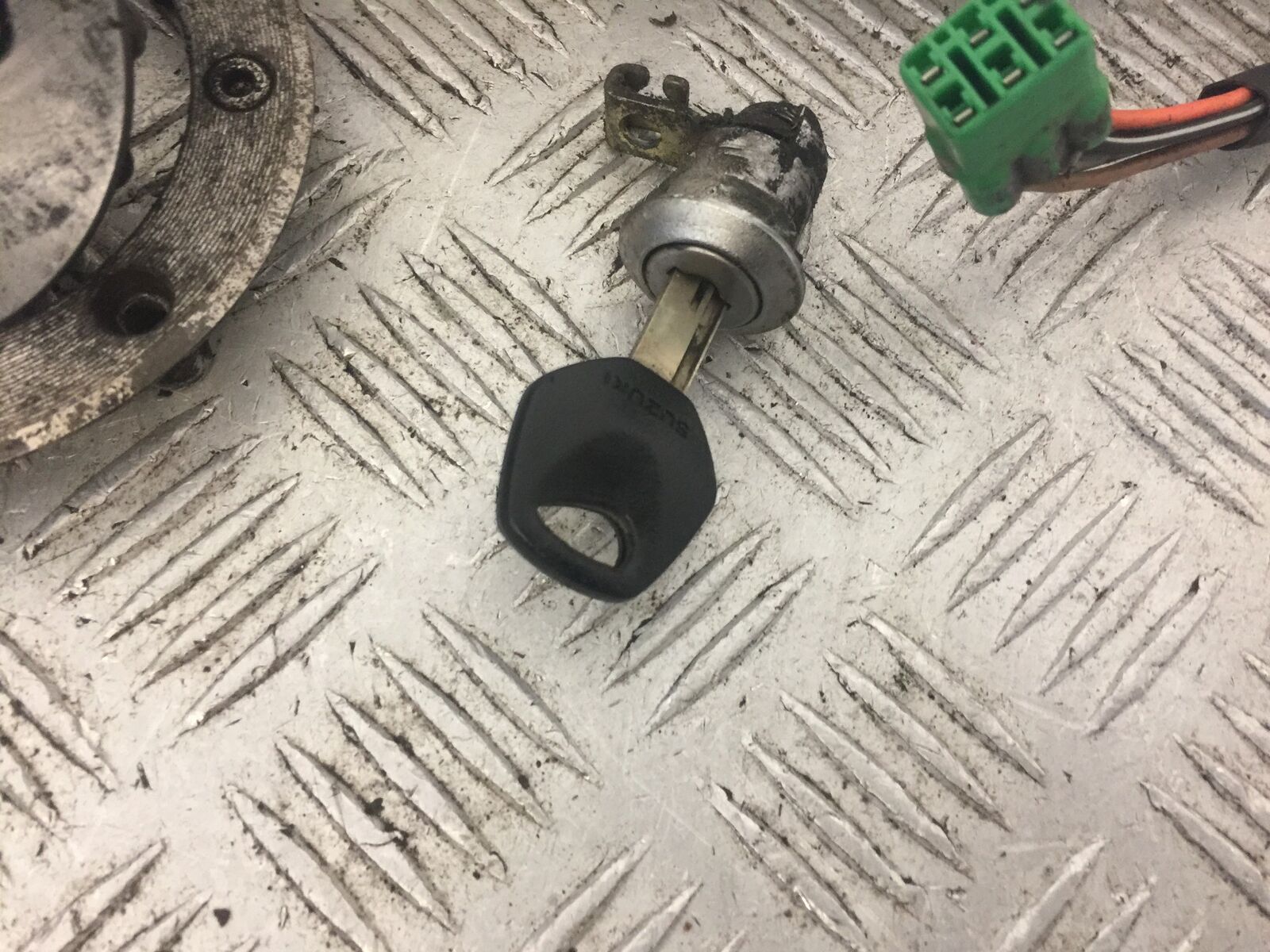 SUZUKI SV650 SV 650 LOCKS AND KEY  YEAR 1999 (STOCK 681)