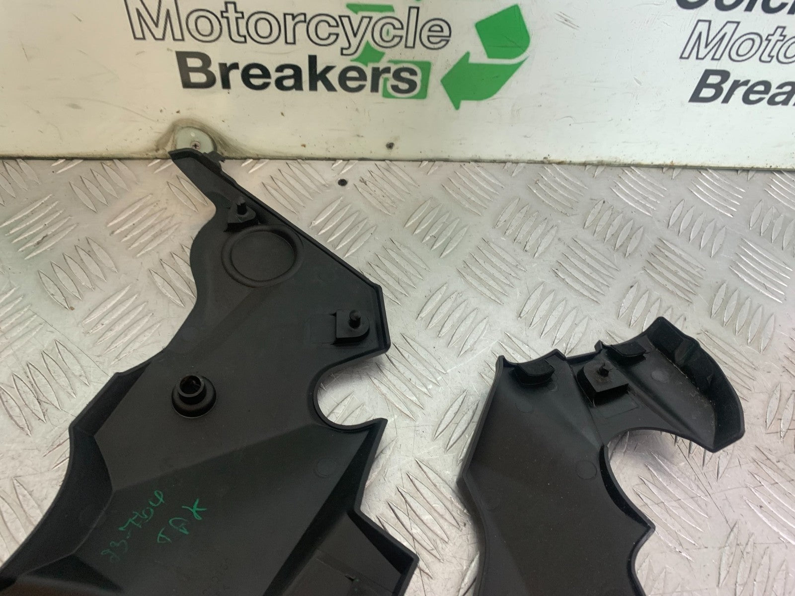 KAWASAKI ER6 N LEFT AND RIGHT FRAME COVERS   YEAR 2012-2017 (CMB1324)