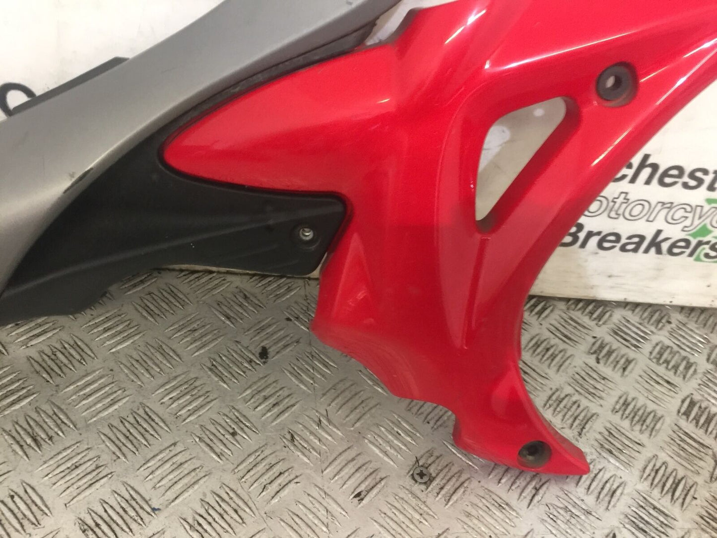 SUZUKI SFV650 SFV 650 GLADIUS RIGHT SEAT PANEL  2009-15 (STOCK 709)