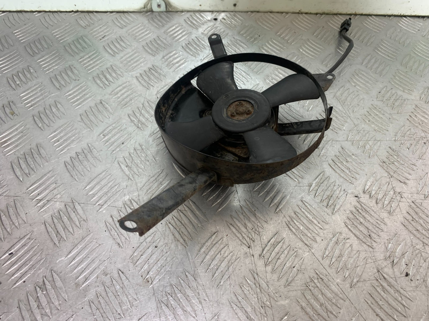 SUZUKI RF900 RF 900  READIATOR FAN YEAR 1994-1999 CMB1326