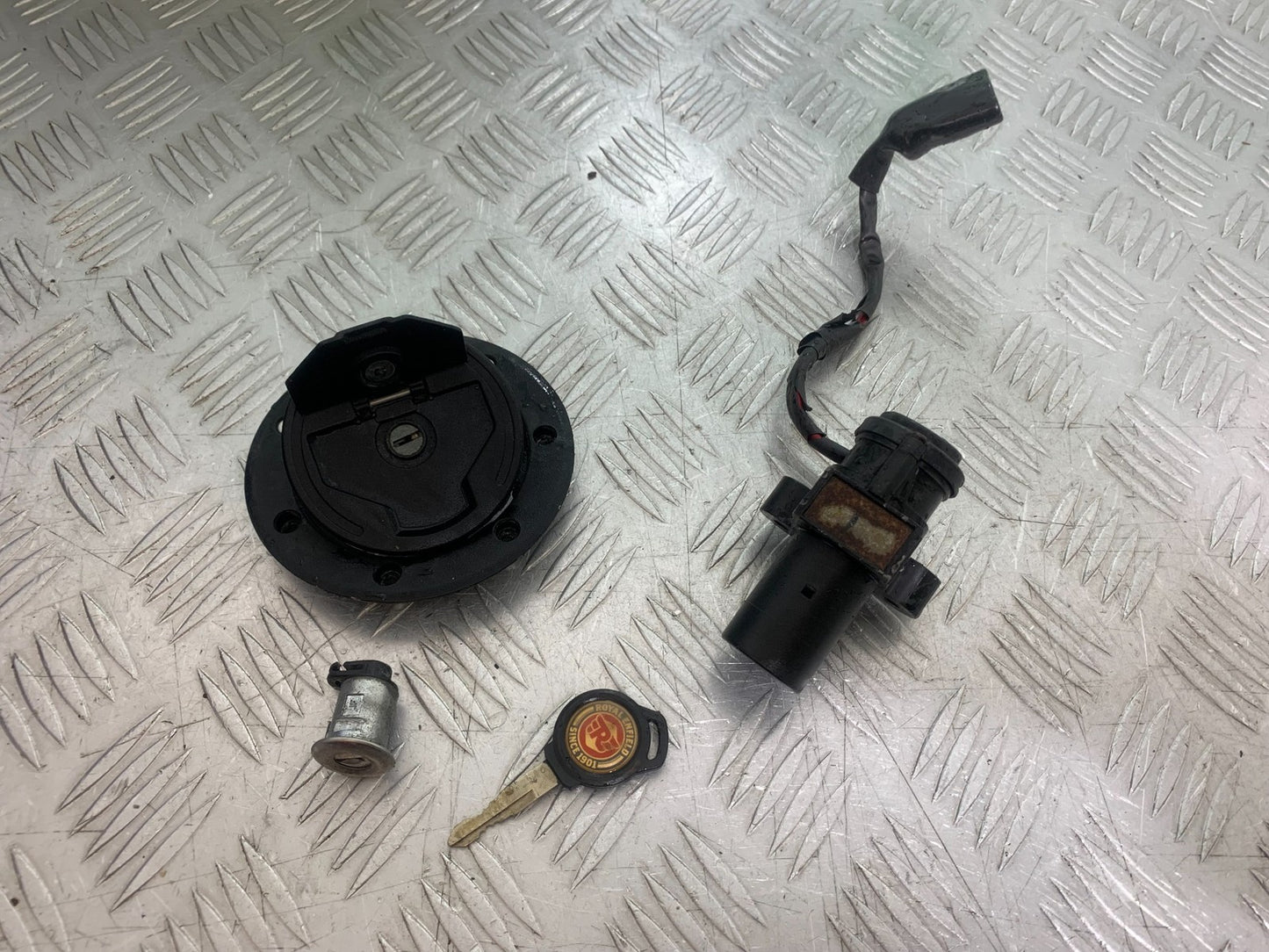 ROYAL ENFIELD HIMALAYAN 411 LOCKS AND KEY YEAR 2018-2023 (CMB1279)