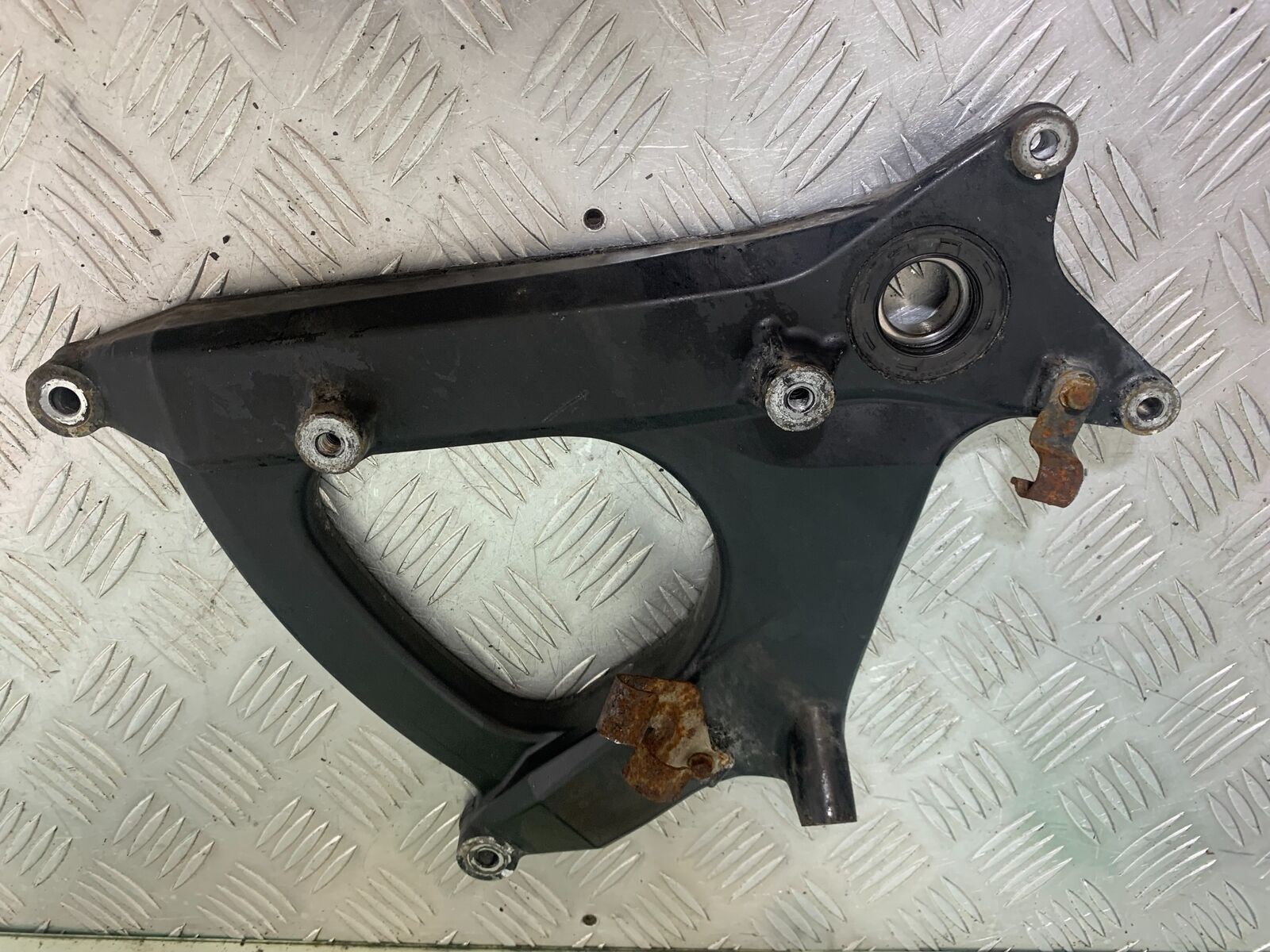 SUZUKI AN400 AN 400 BURGMAN EXHAUST BRACKET YEAR 2017-2024 (CMB1118 )