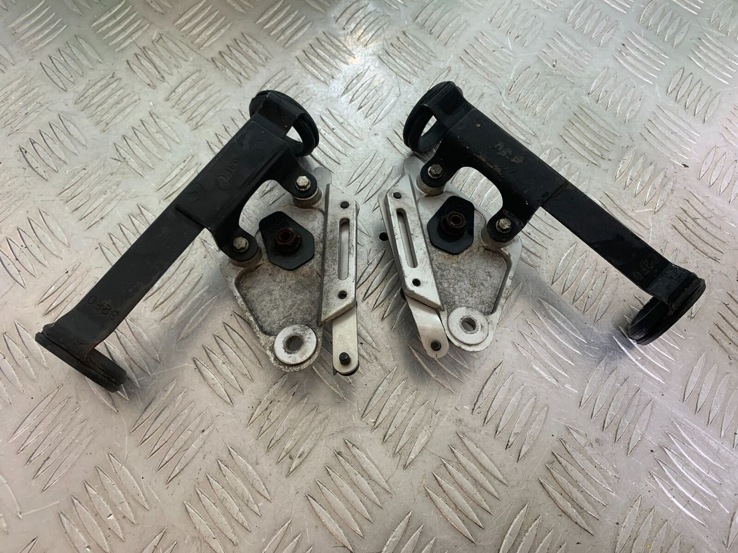 SUZUKI GSF1250 GSF 1250 BANDIT HEADLIGHT BRACKETS   YEAR 2010-14 (CMB1092)