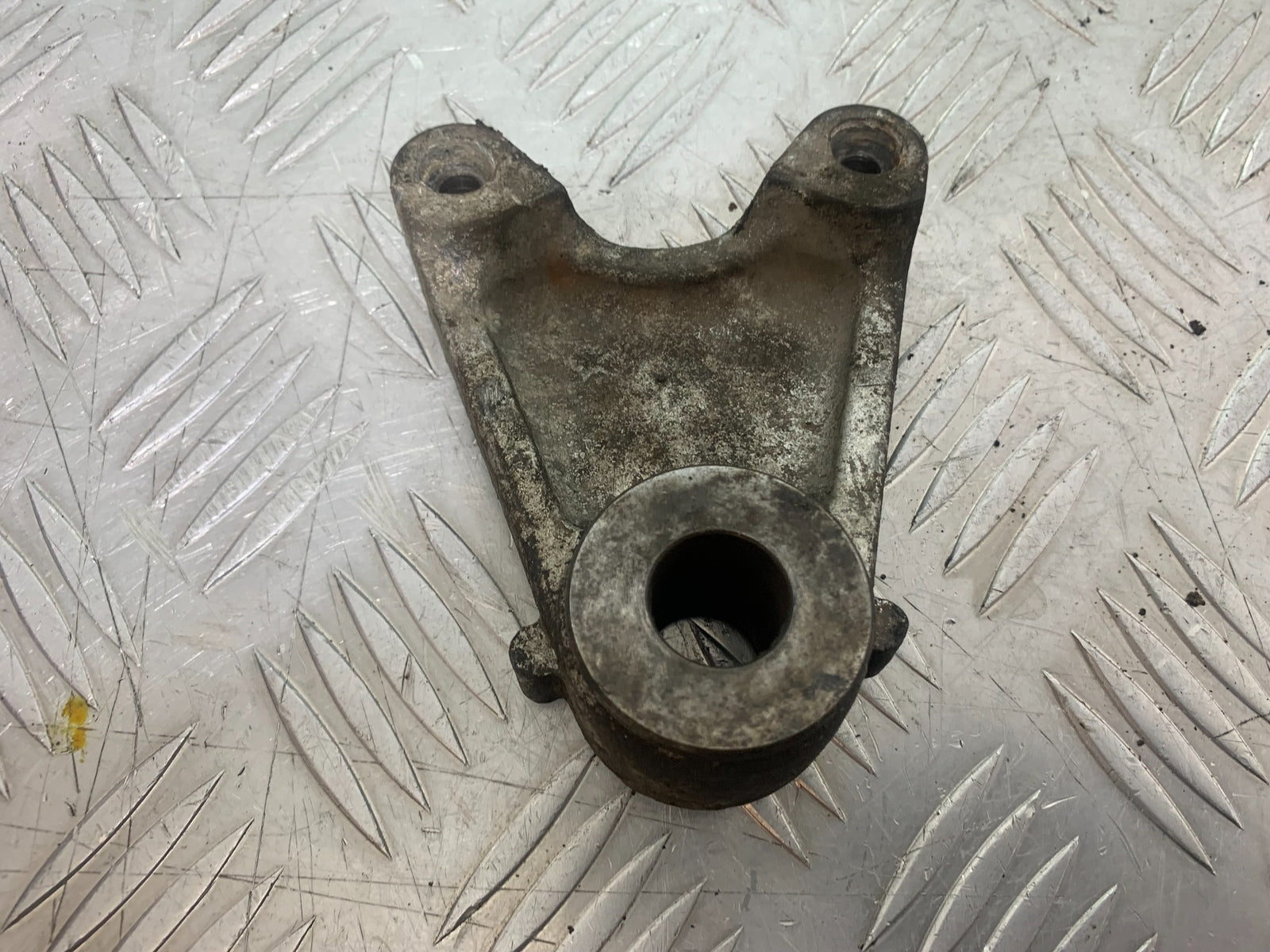 KAWASAKI ZZR1100 D REAR CALIPER BRACKET  YEAR 1993-2001 (CMB1164)
