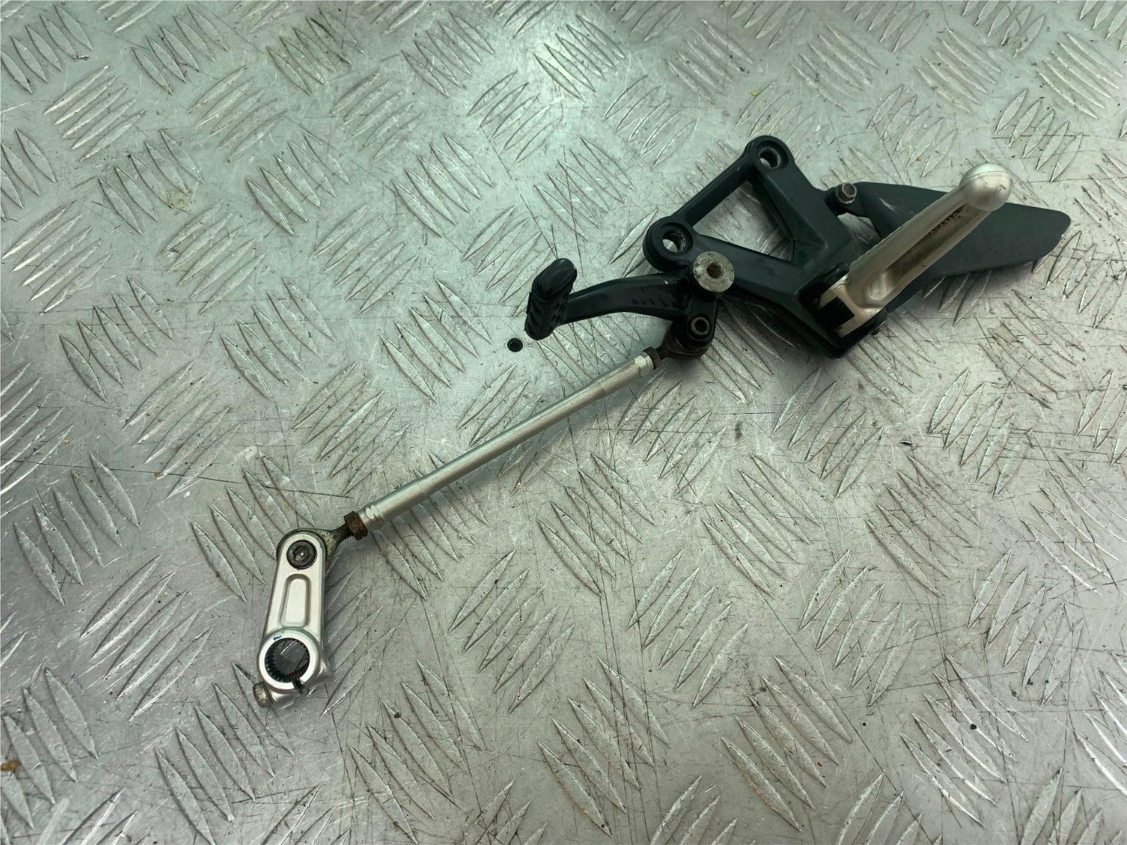 DUCATI 848 FRONT LEFT HANGER AND PEG & GEAR LEVER   YEAR 2008-2010 (CMB1323)