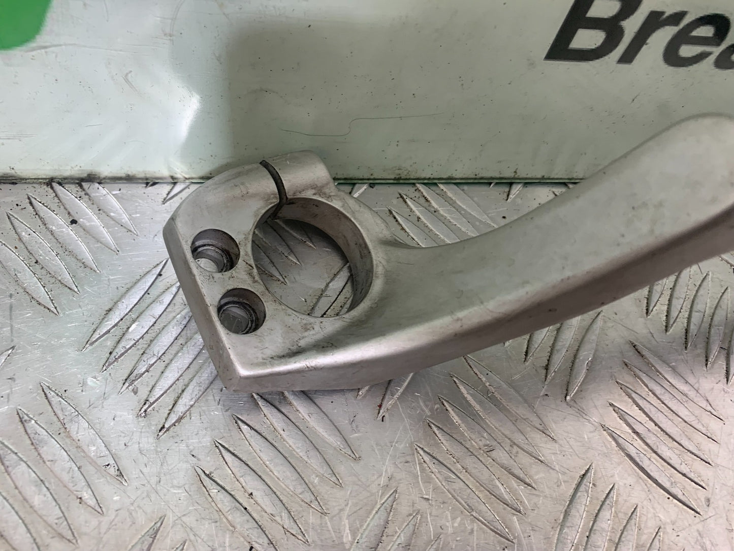 TRIUMPH 955i SPRINT ST RIGHT HANDLEBAR  1999-2004 (CMB1176)