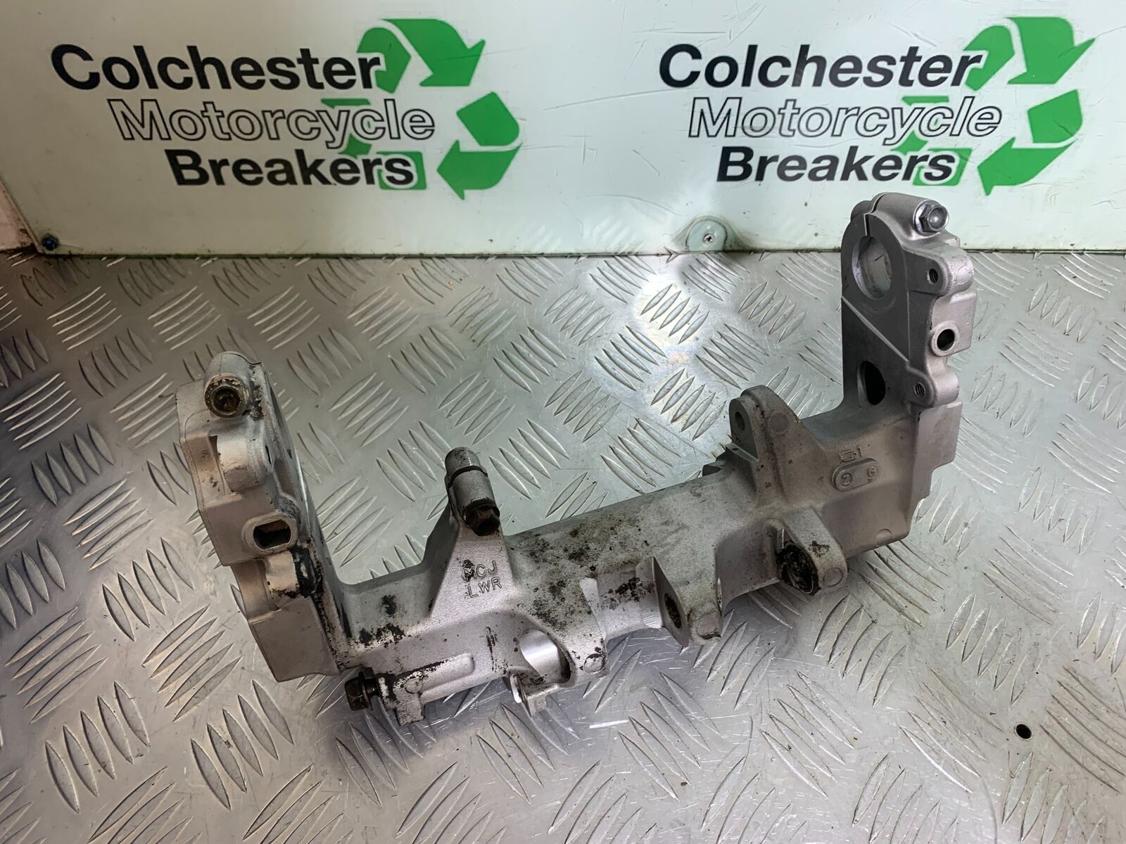 HONDA CBR 929 RRY FIREBLADE LOWER ENGINE BRACKET  YEAR 2000-01 (CMB1094)