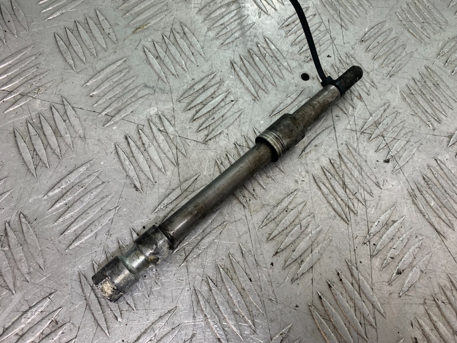 HONDA VT700 VT 700 SHADOW FRONT WHEEL SPINDLE   YEAR 1984-85 (CMB1328)