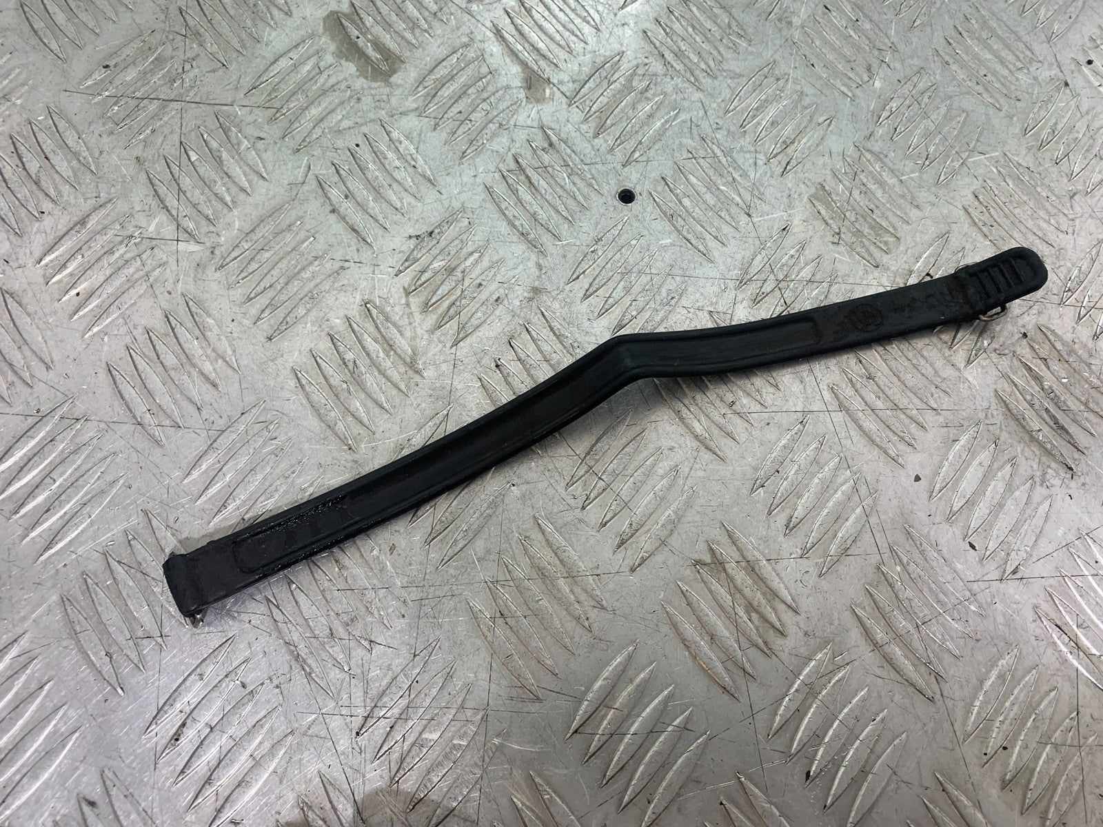 BMW R850 R R850R BATTERY STRAP  YEAR 1994-2002 (CMB1170)