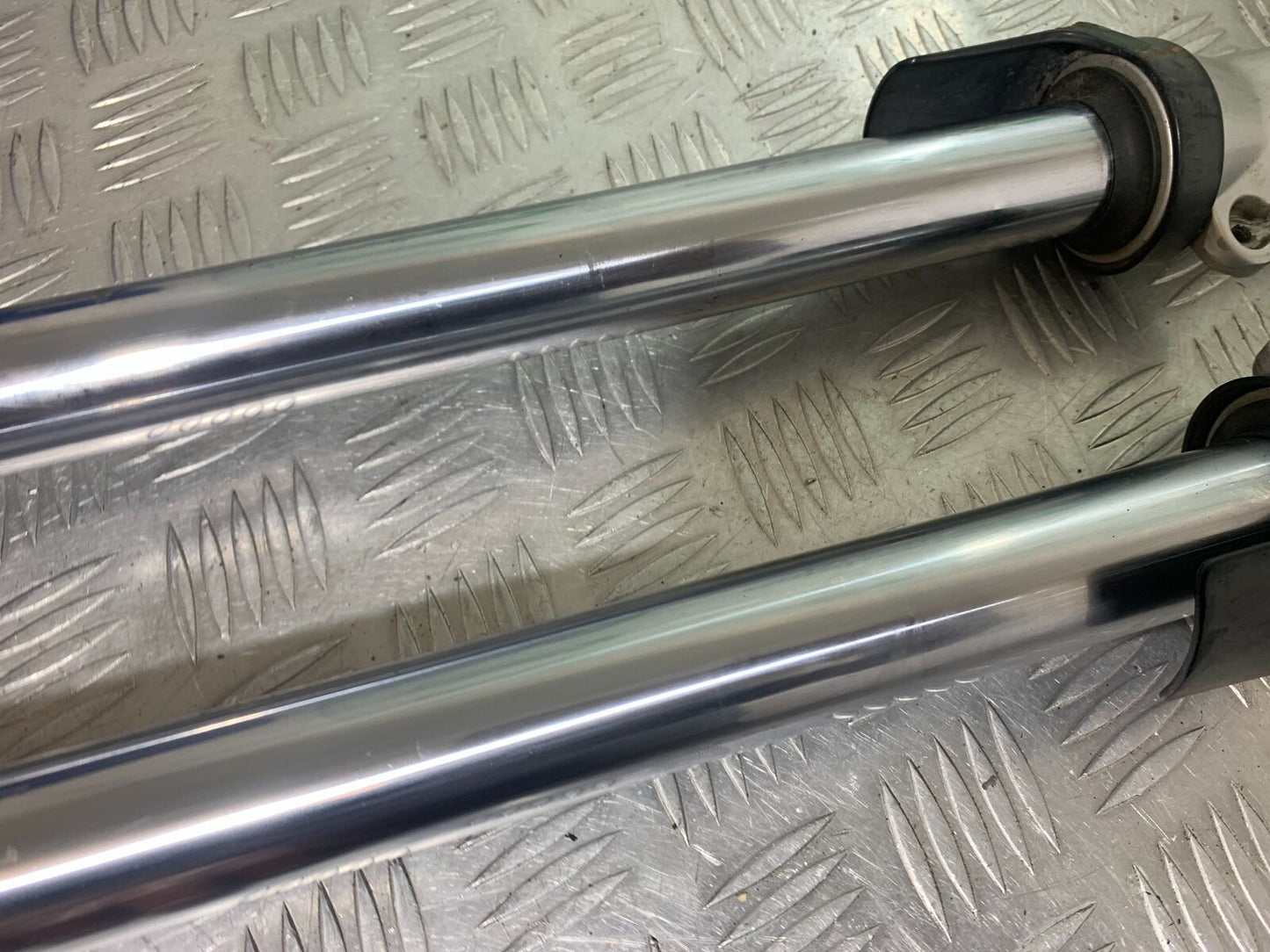 KAWASAKI Z750 ZR750 ZR-7S FORKS  YEAR 1999-05 (CMB1135)