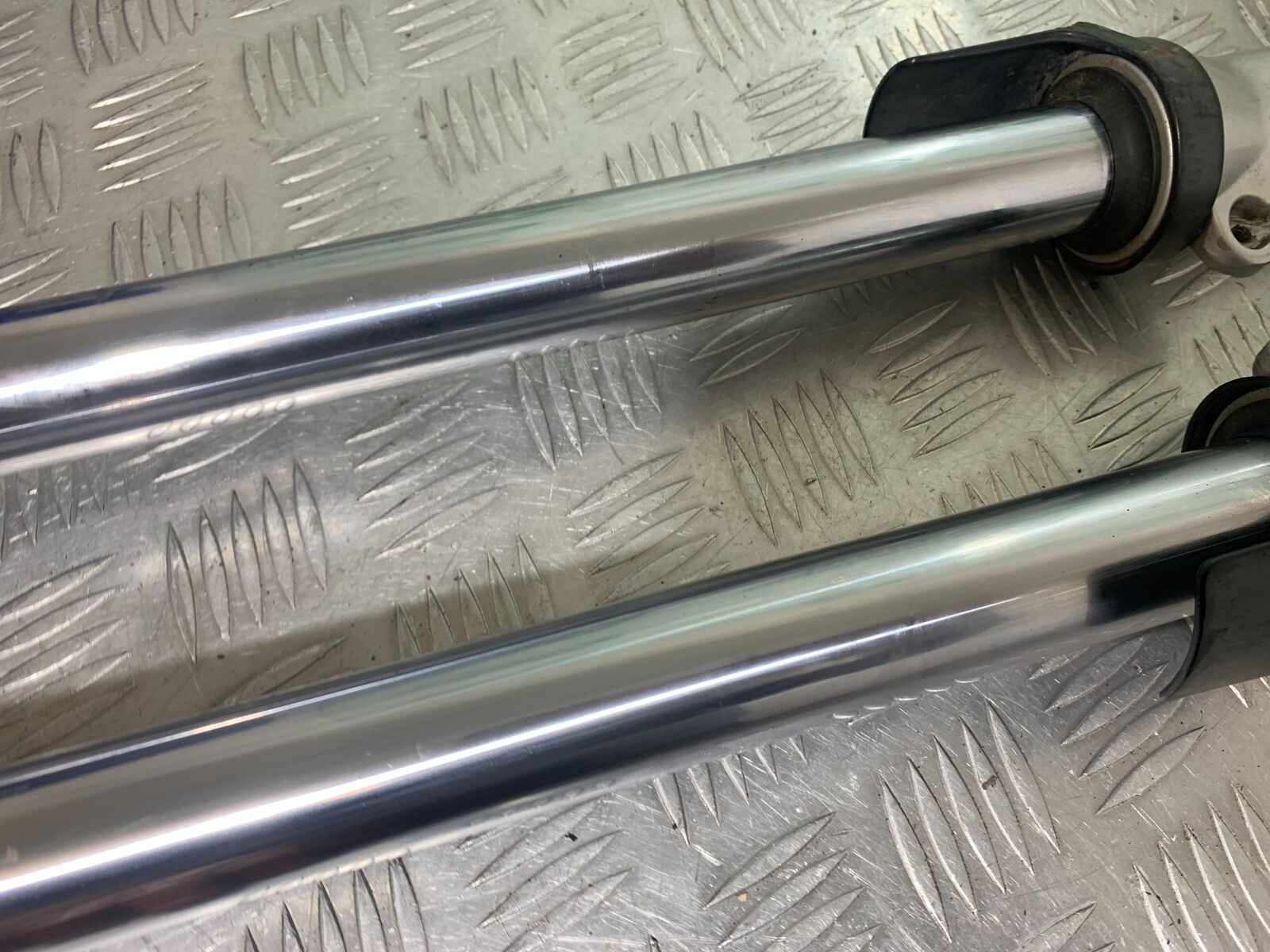 KAWASAKI Z750 ZR750 ZR-7S FORKS  YEAR 1999-05 (CMB1135)