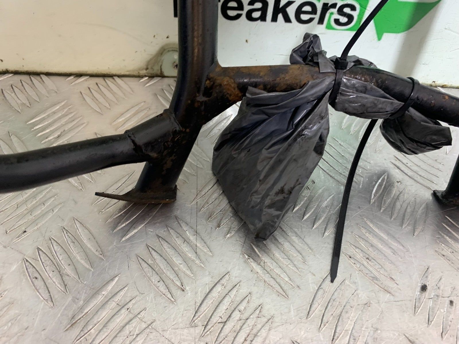 TRIUMPH 1050 SPRINT ST CENTER STAND 2003-2011 (CMB1285)
