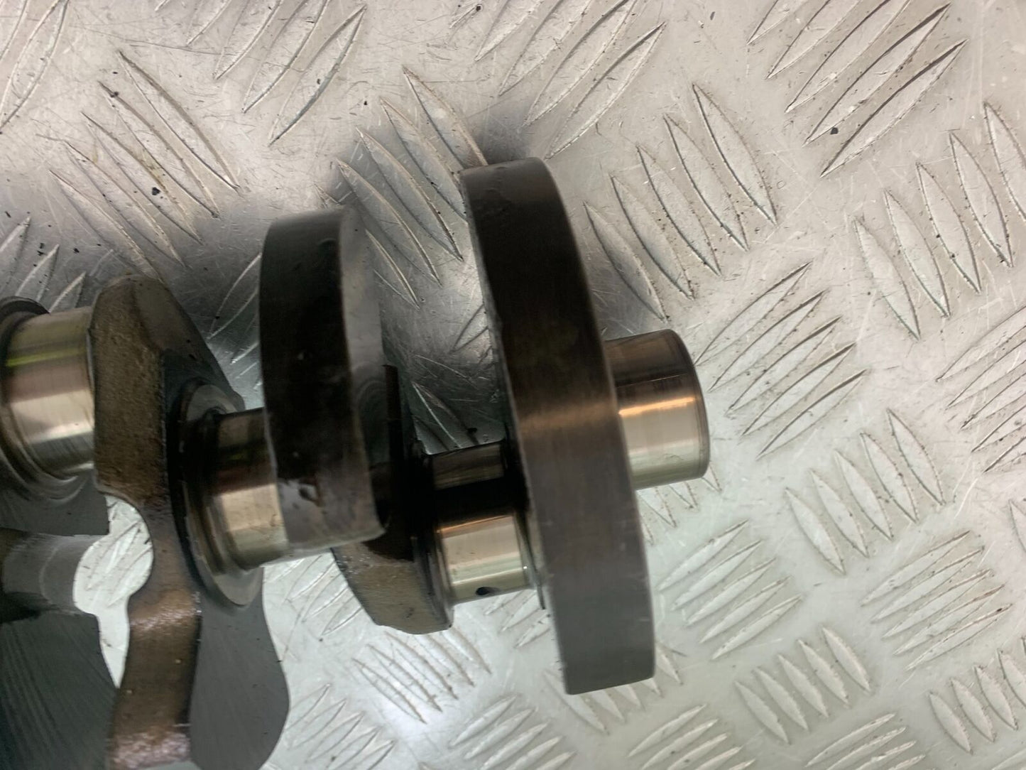 TRIUMPH 955i SPRINT ST CRANKSHAFT   YEAR 1999-2004 (STOCK 735)