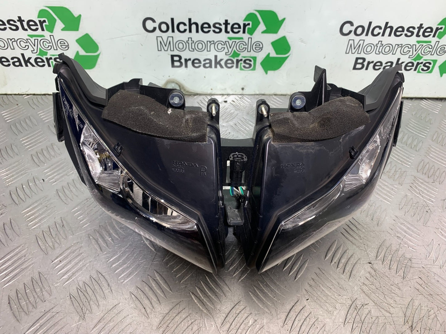 HONDA CBR1000 rr FIREBLADE HEADLIGHT (GENUINE PART)   2012-2016 (CMB1280)