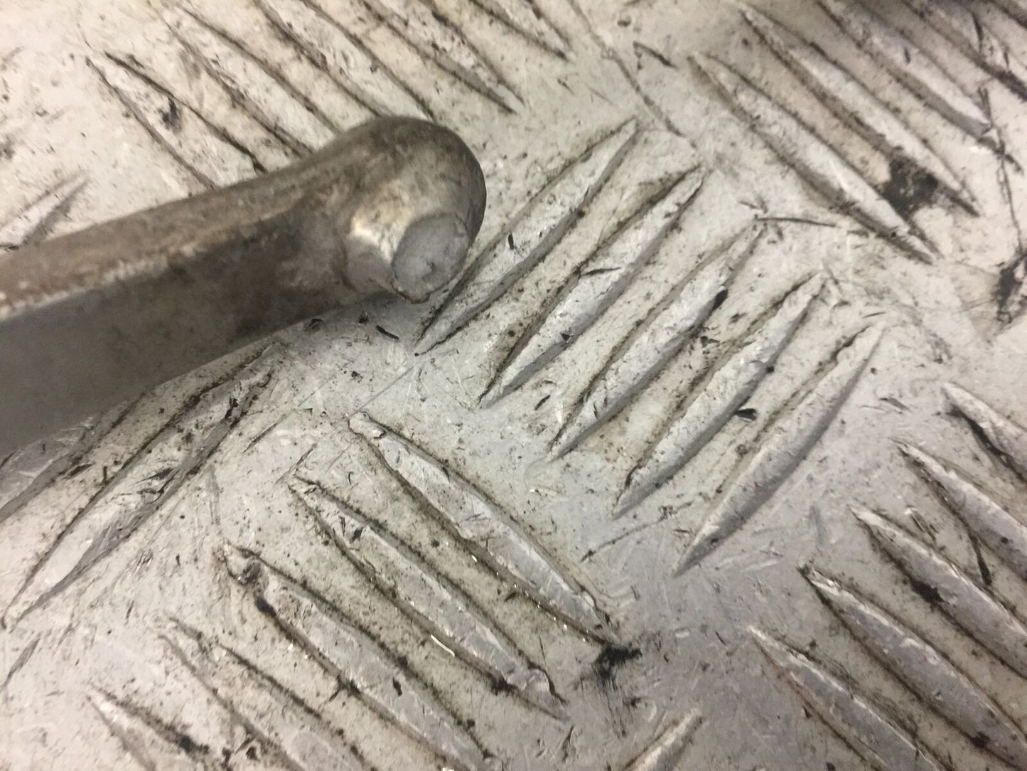 SUZUKI GSXR1000 K1 K2 FRONT LEFT PEG   YEAR 2001 (STOCK NO 644)