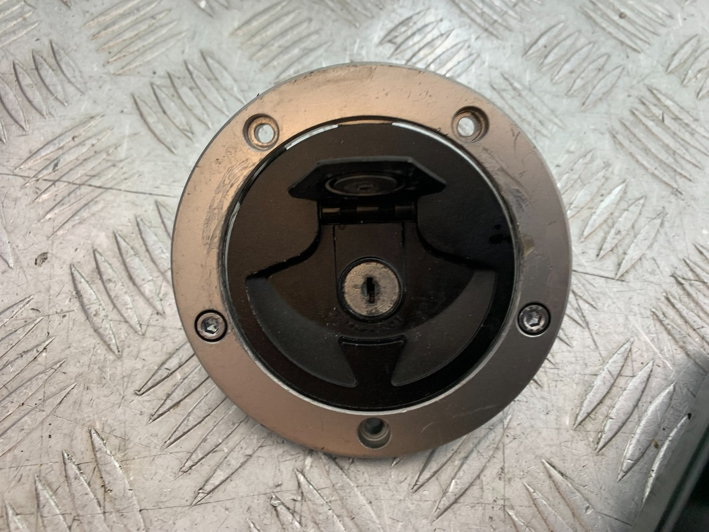 KAWASAKI ER6 N PETROL CAP SEAT LOCK KEY YEAR 2012-2017 (CMB1324)