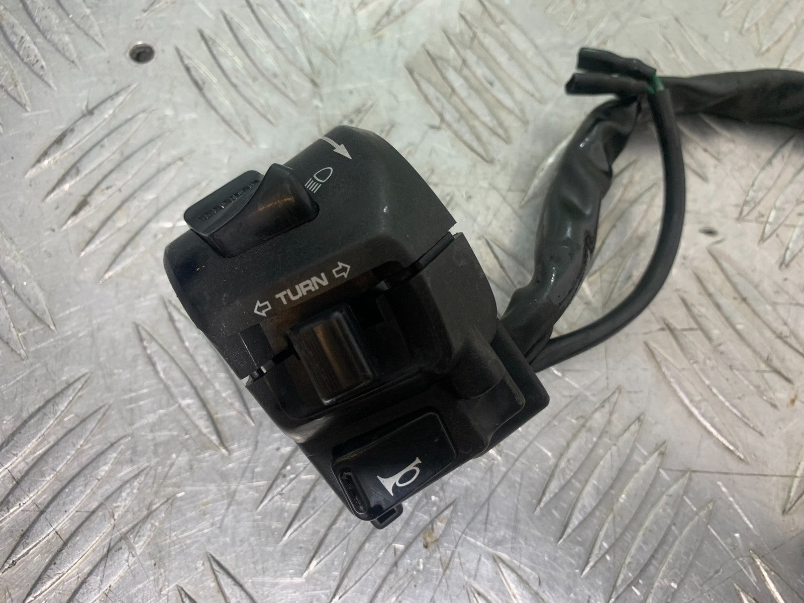 HONDA ST1100 PAN EUROPEAN LEFT SWITCH GEAR  YEAR 1993-2001 (CMB1195)