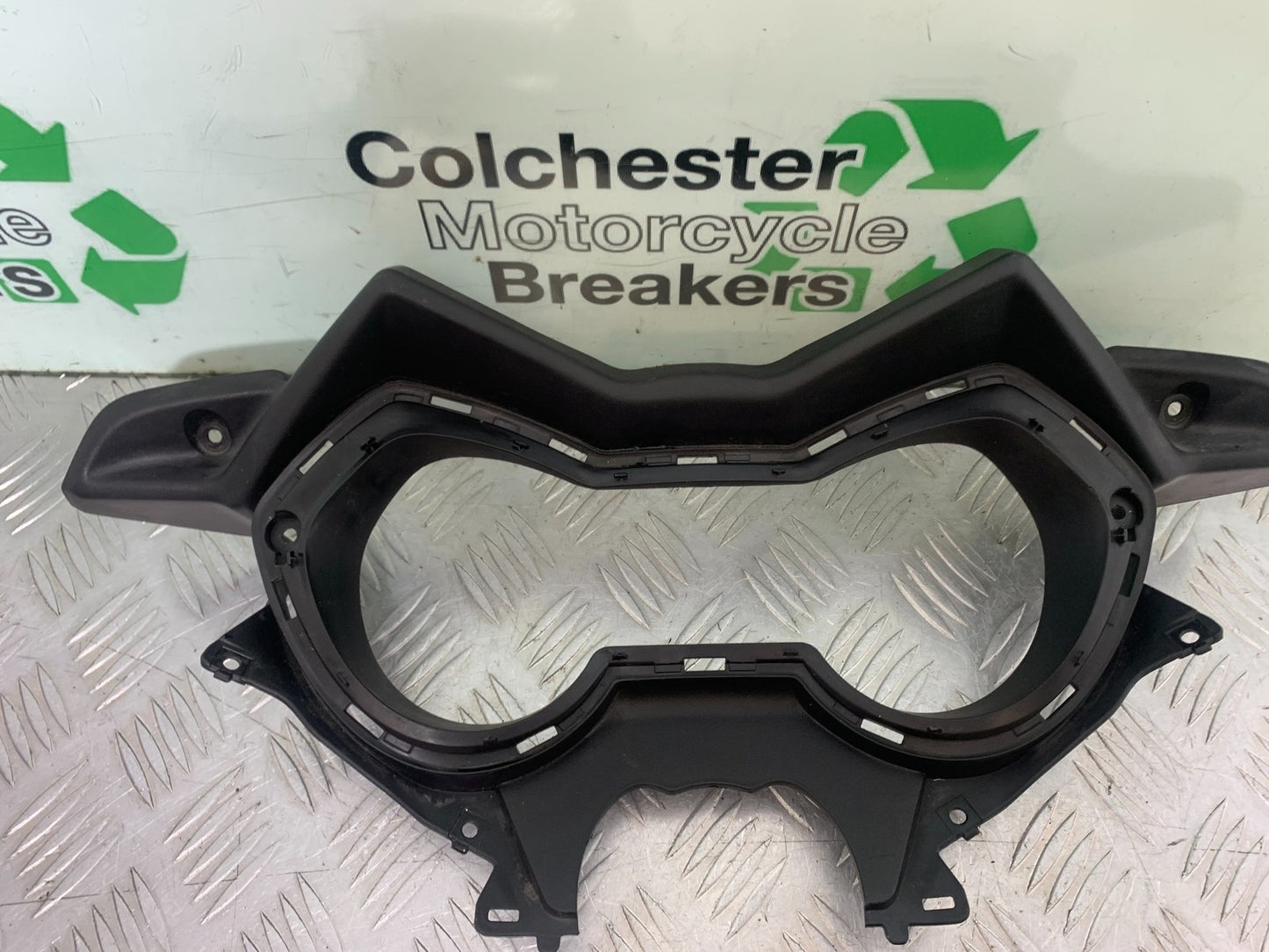 YAMAHA XMAX 300 CLOCK SURROUND   YEAR 2017-2020 (CMB1218)
