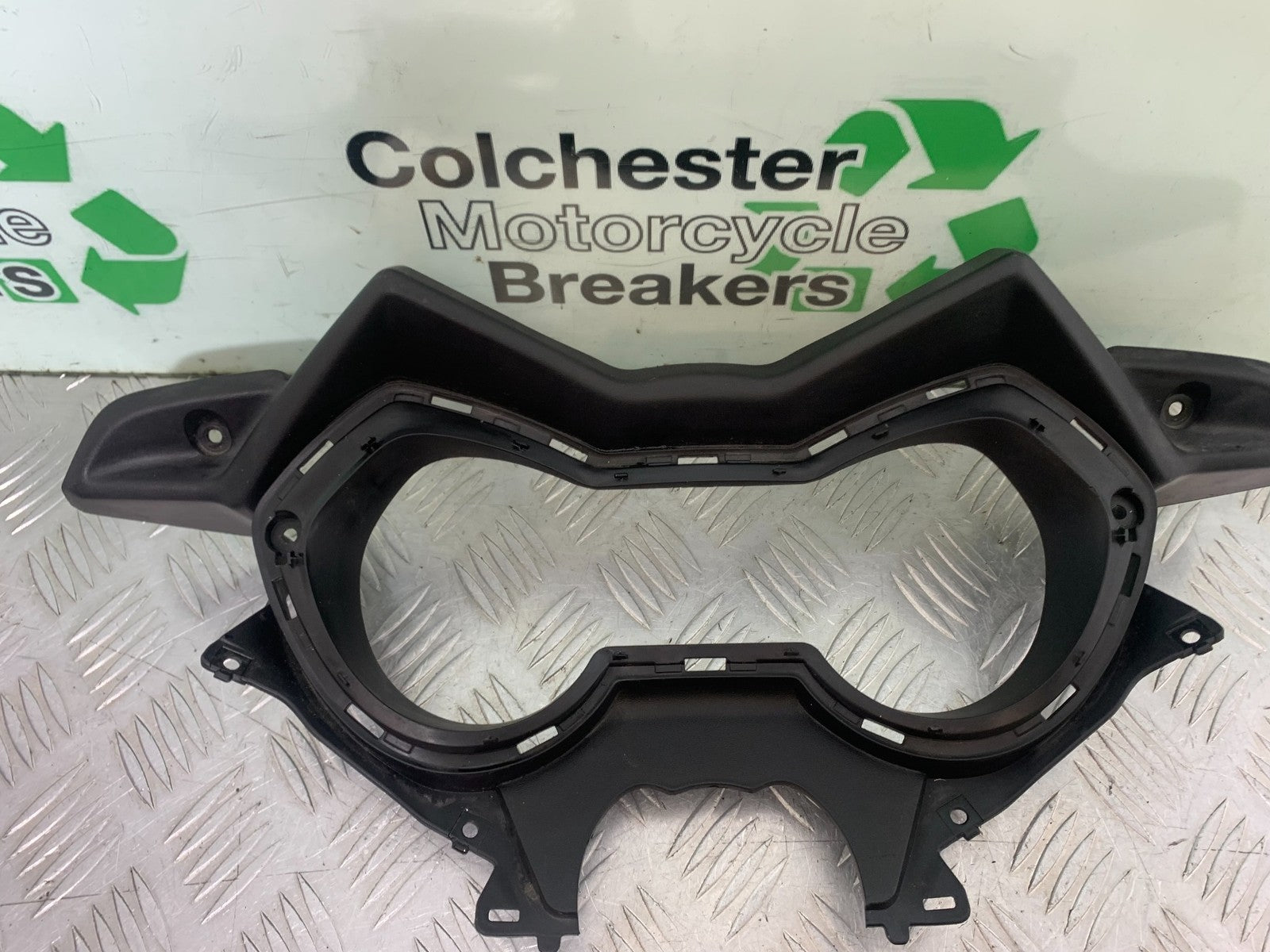 YAMAHA XMAX 300 CLOCK SURROUND   YEAR 2017-2020 (CMB1218)