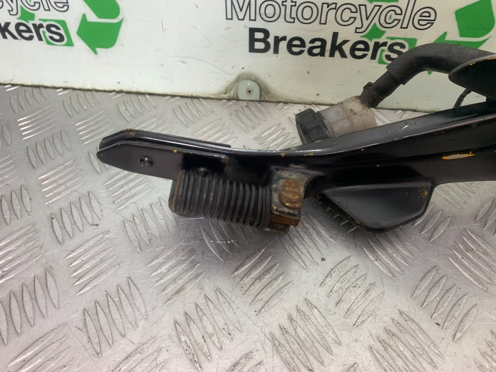 HONDA CBF600 CBF 600 RIGHT HANGER AND PEGS  YEAR 2004-07  (CMB1305)