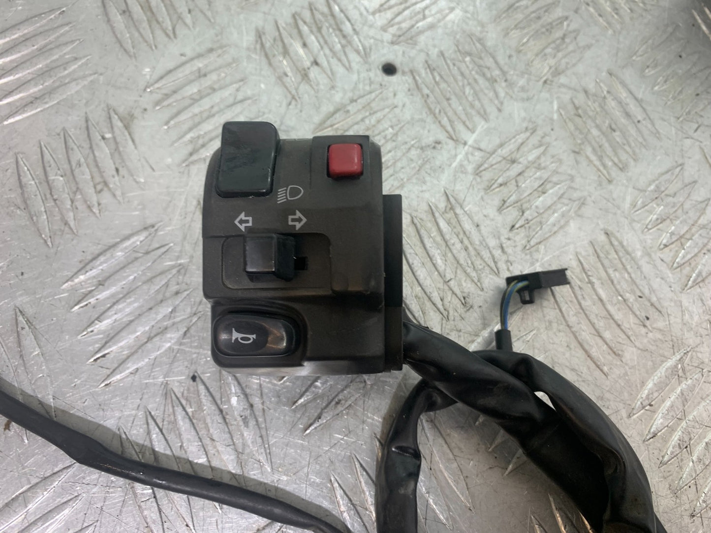 YAMAHA XJ900 XJ 900 DIVERSION LEFT SWITCH GEAR   YEAR 1994-2002(CMB1292)