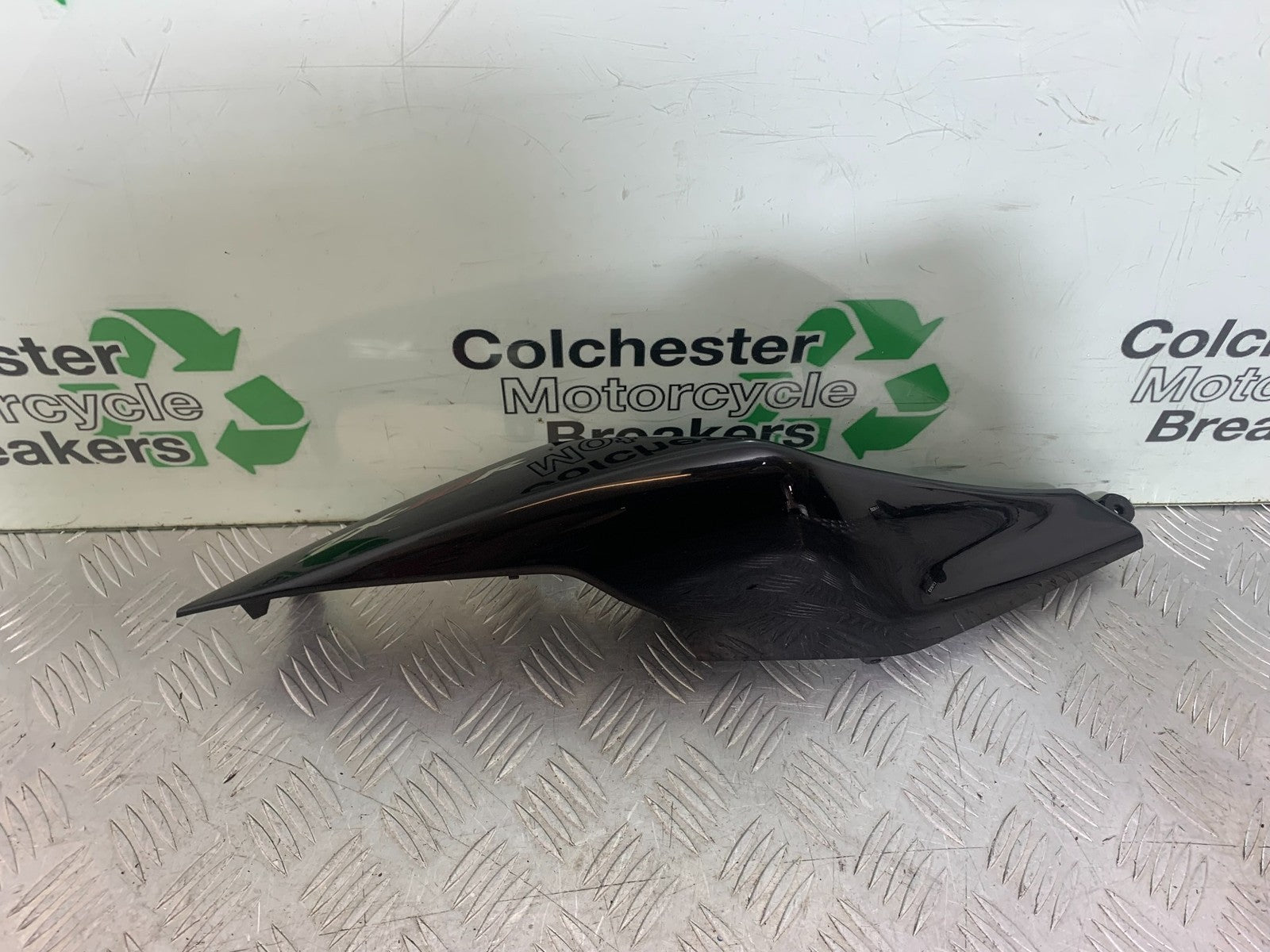 KAWASAKI ZX10R ZX10 R RIGHT SEAT PANEL  2008-2010 (CMB1206)