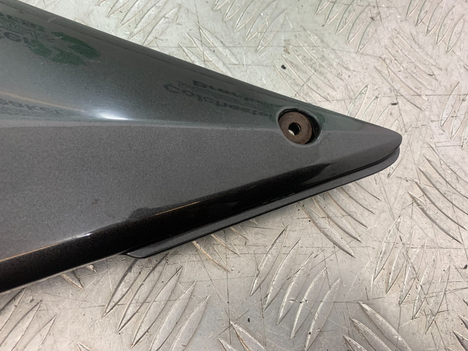 SUZUKI GSF600 GSF 600 BANDIT LEFT SIDE PANEL   2000-2004 (CMB1269)