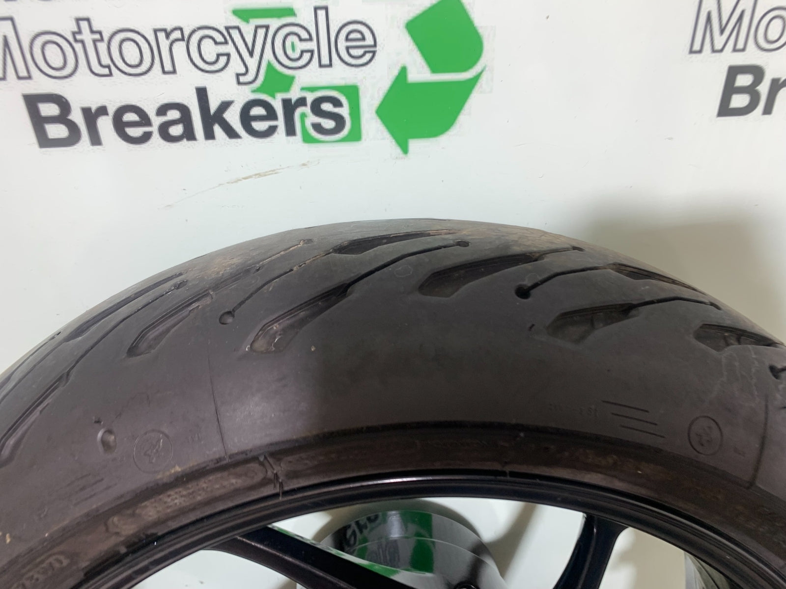 TRIUMPH TRIDENT 660 REAR WHEEL (GOOD TYRE)    YEAR 2021-2024 (CMB1148)