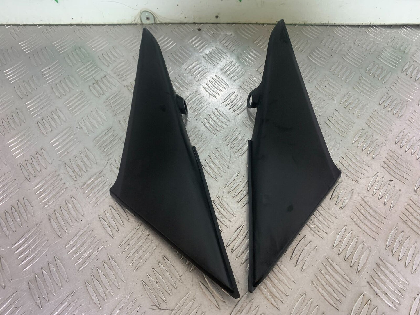 HONDA CBR600 CBR 600 RR LEFT AND RIGHT SIDE TRIM  YEAR 2003-2004 CMB1086)