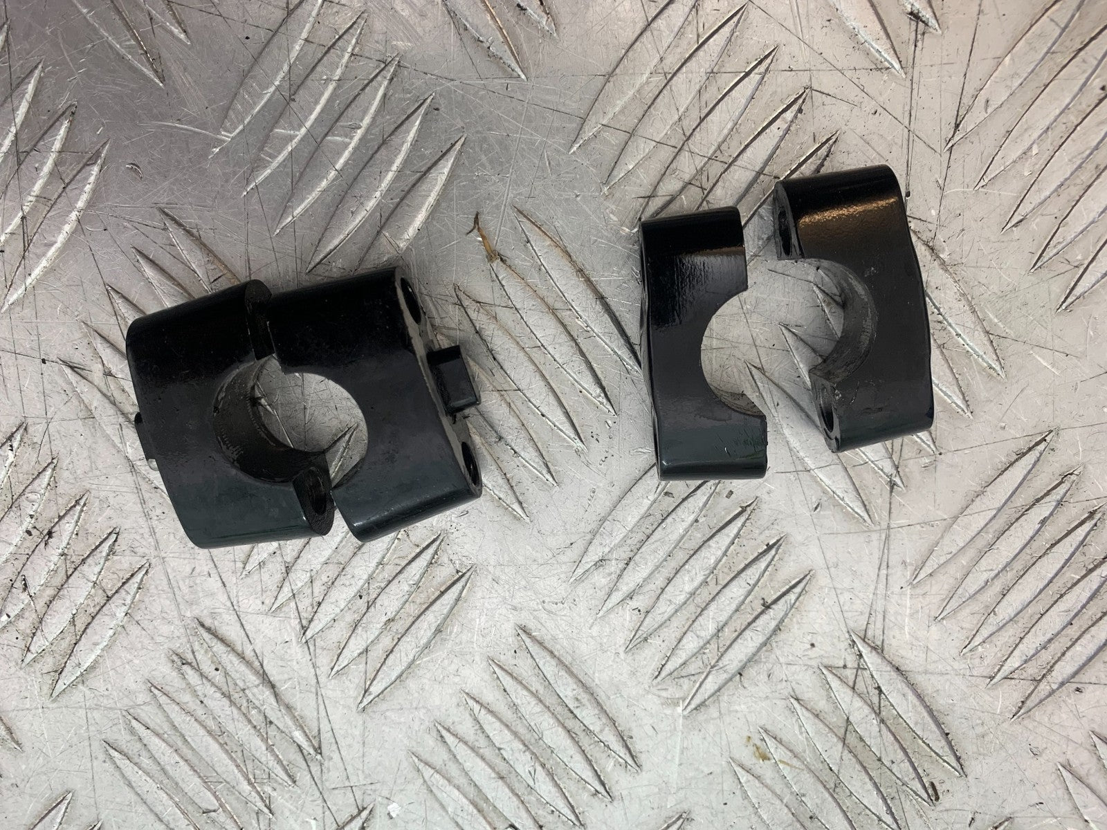 YAMAHA NMAX-125 N MAX 125 HANDLEBAR CLAMPS YEAR 2015-2020  (CMB1231)