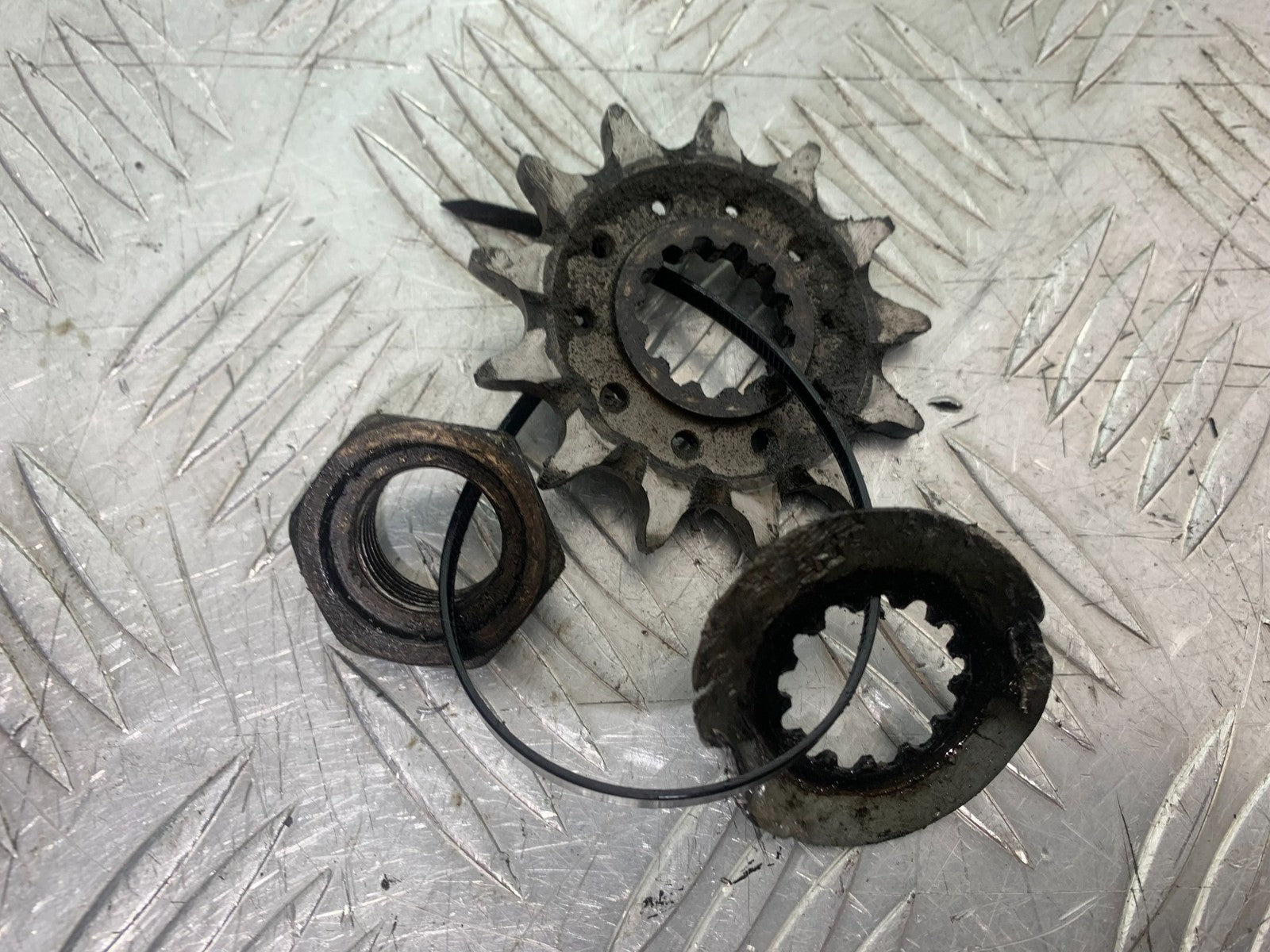 KAWASAKI KXF450 KXF 450 FRONT SPROCKET NUT AND WASHER  YEAR 2009-2015 CMB1217)