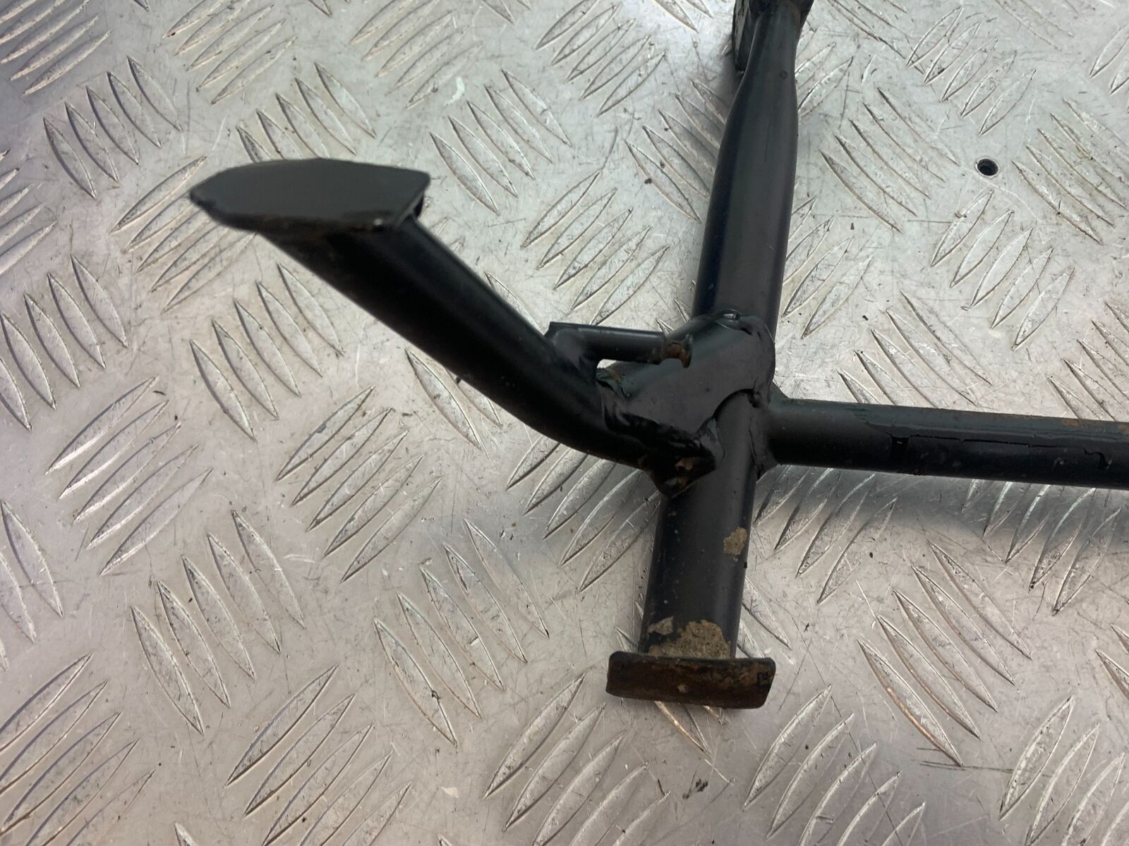 TRIUMPH 955i SPRINT ST CENTER STAND  YEAR 1999-2004 (CMB1124)