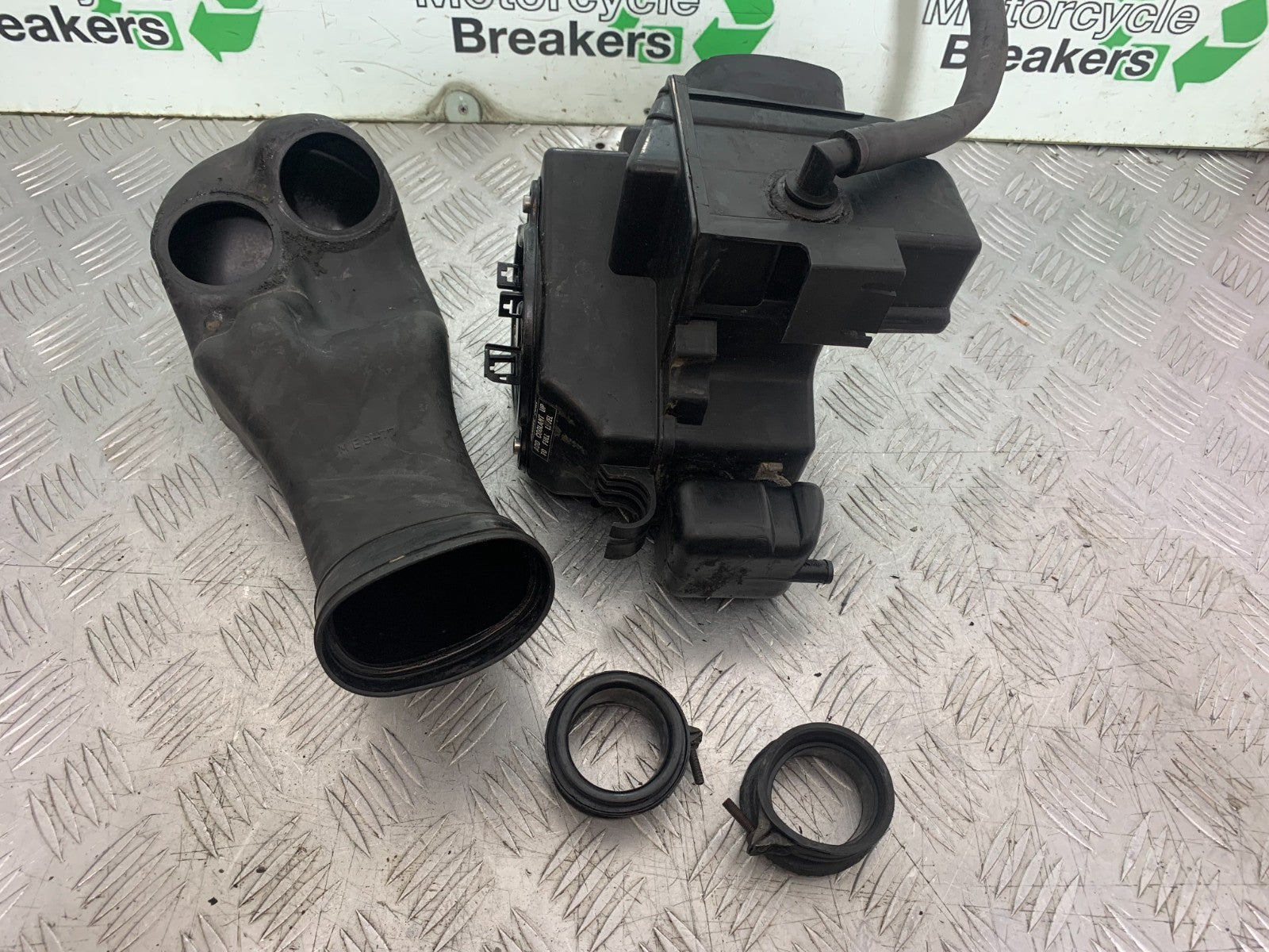 HONDA VT700 VT 700 SHADOW AIRBOX  YEAR 1984-85 (CMB1328)