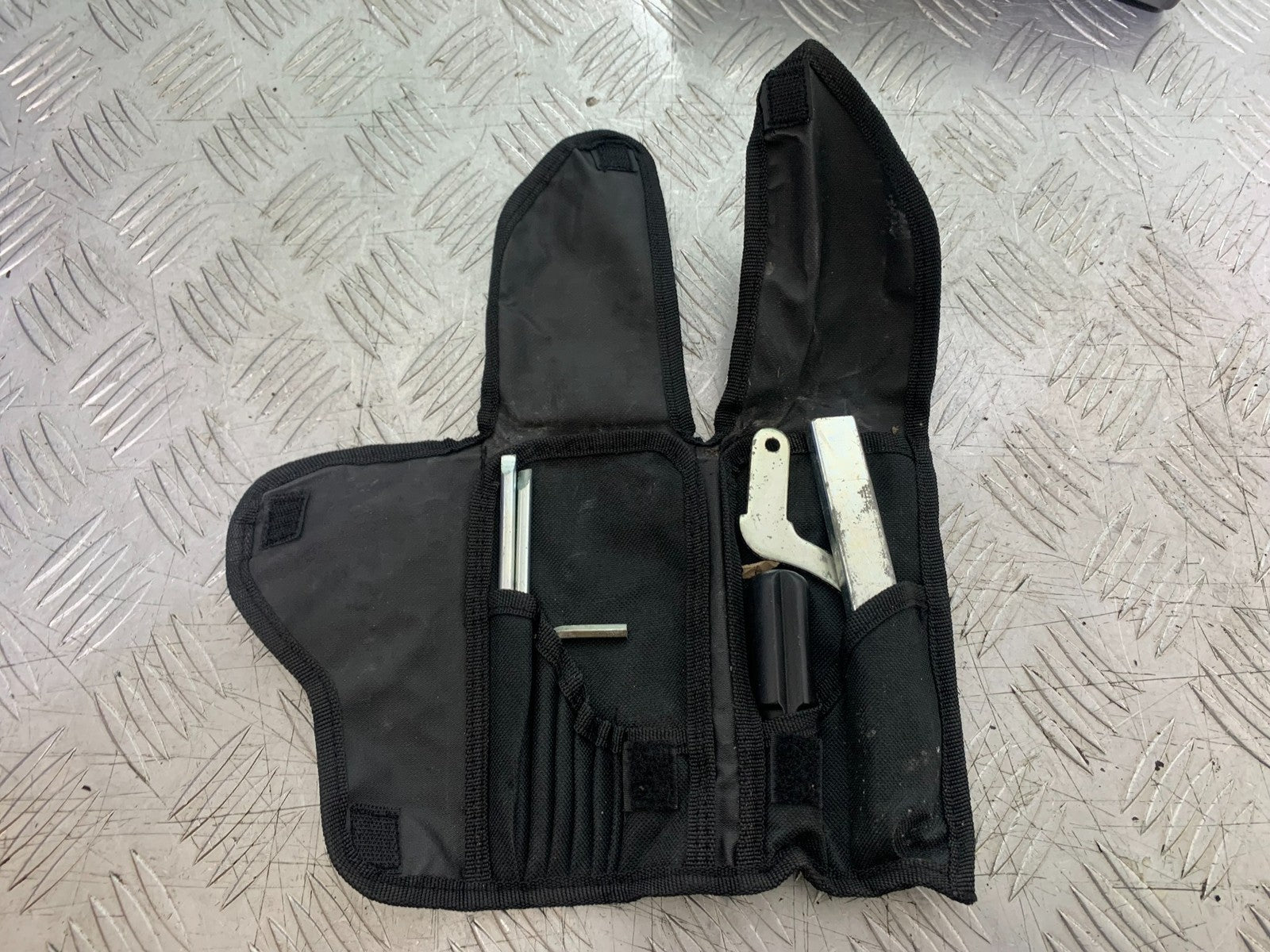 TRIUMPH 1050 SPRINT GT TOOL KIT  YEAR 2010-2016 (CMB1250)
