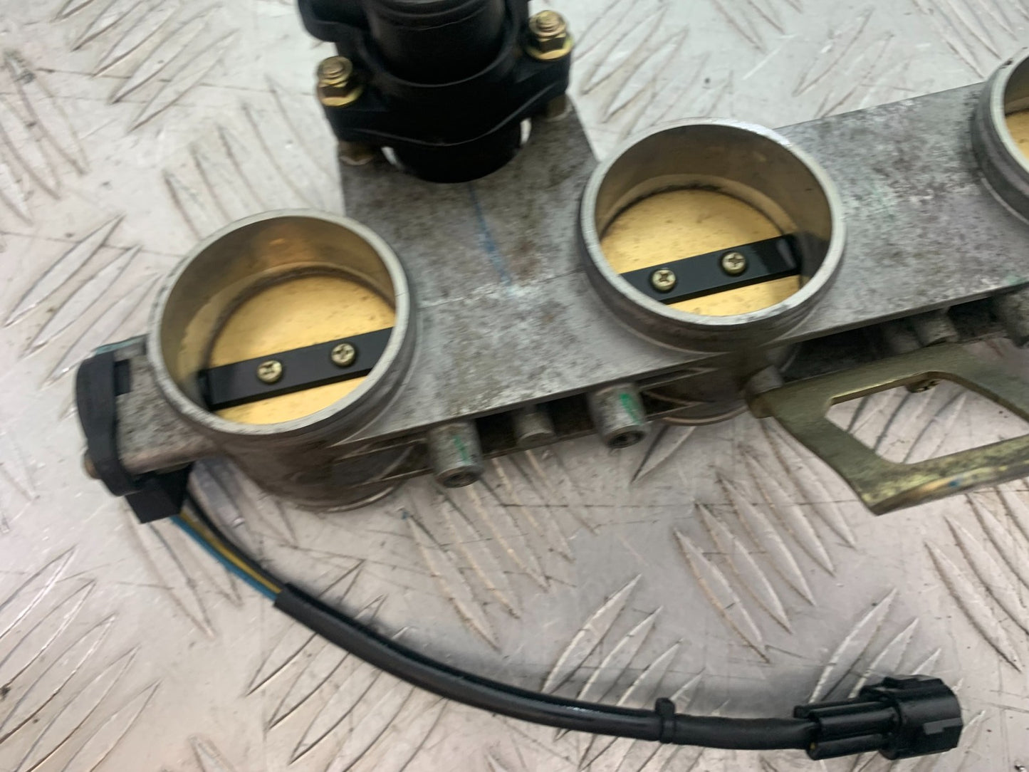 TRIUMPH 955i SPRINT ST THROTTLE BODIES 1999-2004 (CMB1176)