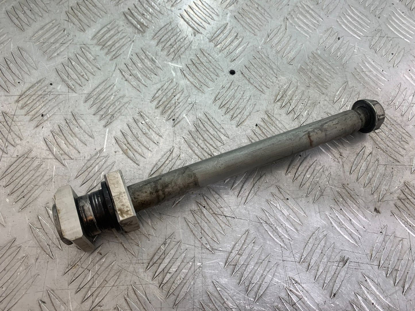 HONDA CBR1000 rr FIREBLADE REAR WHEEL SPINDLE  YEAR 2012-2016 (CMB1198)
