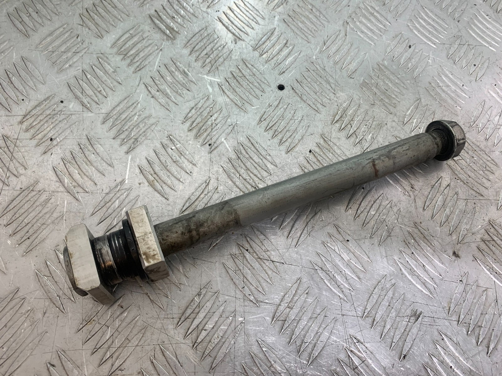 HONDA CBR1000 rr FIREBLADE REAR WHEEL SPINDLE  YEAR 2012-2016 (CMB1198)