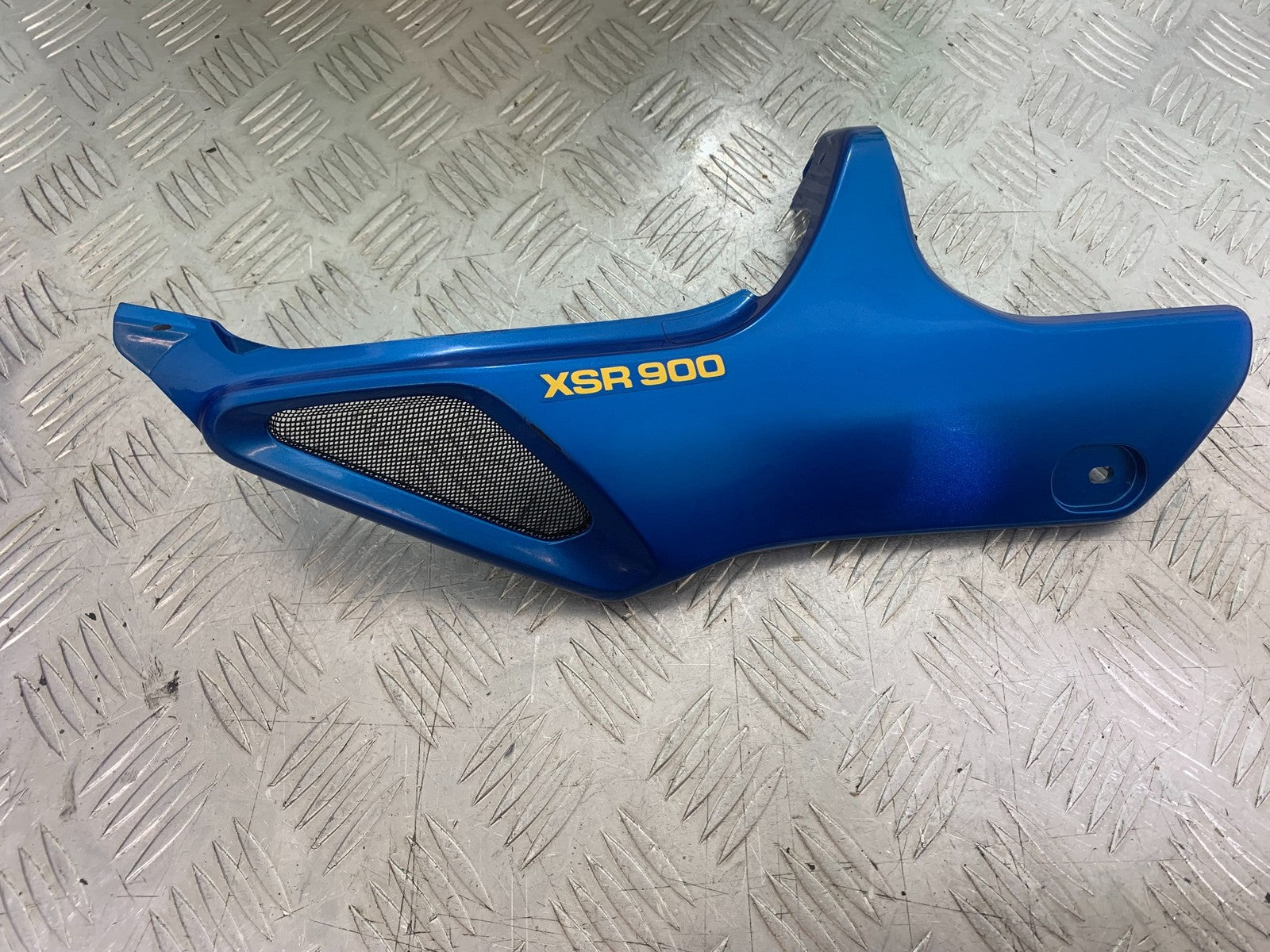 YAMAHA XSR900 XSR 900 RIGHT SEAT PANEL  YEAR 2022-2024 (CMB1215)