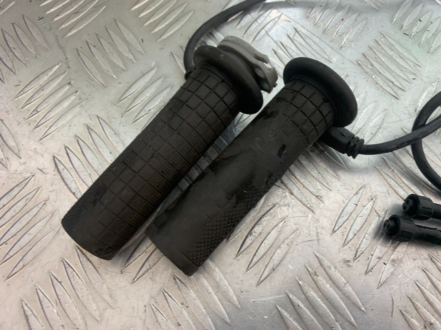 KAWASAKI Z650 ER650 KNFAN HEATED GRIPS   YEAR 2022-2024 (CMB1112)