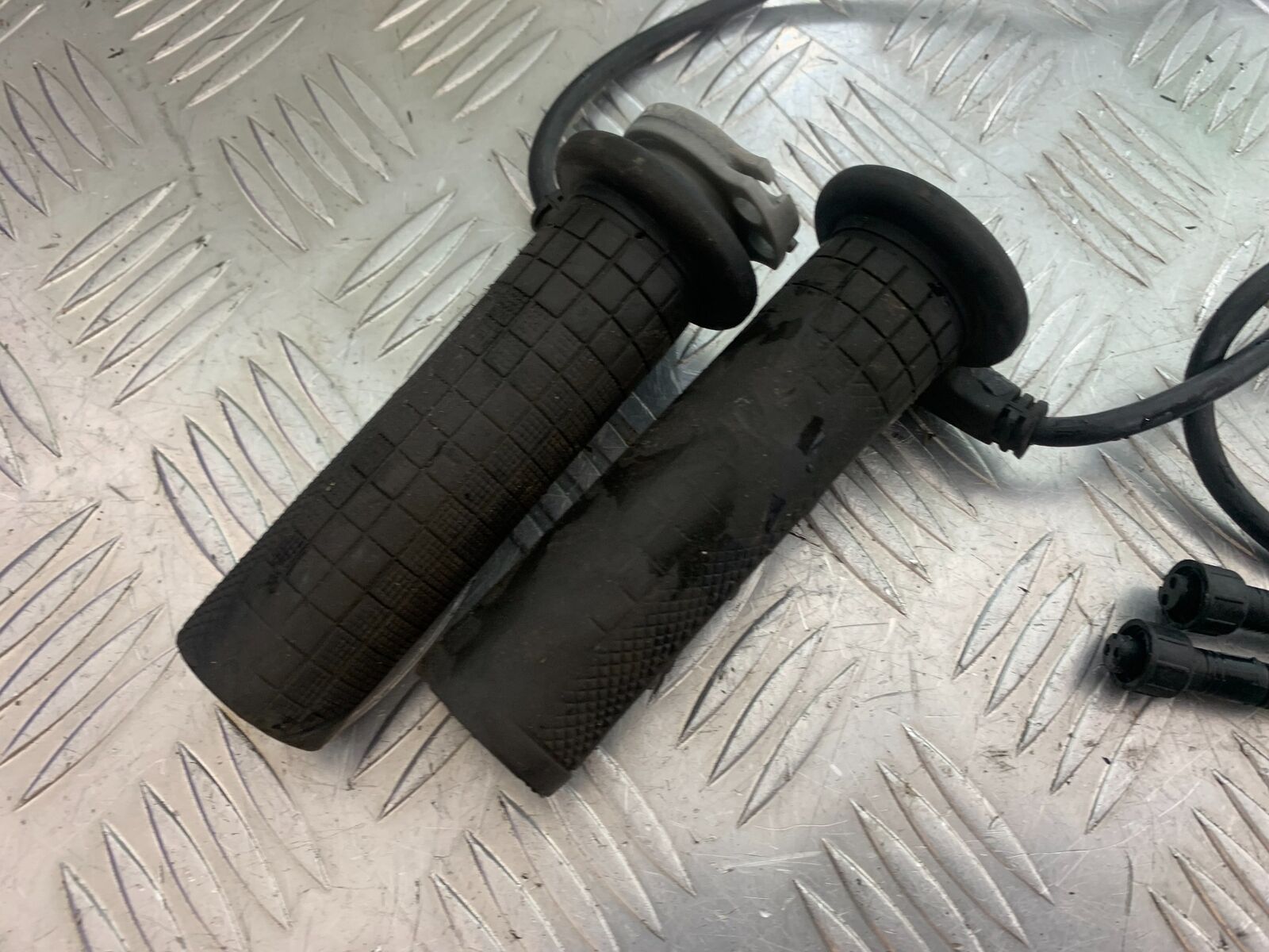KAWASAKI Z650 ER650 KNFAN HEATED GRIPS   YEAR 2022-2024 (CMB1112)
