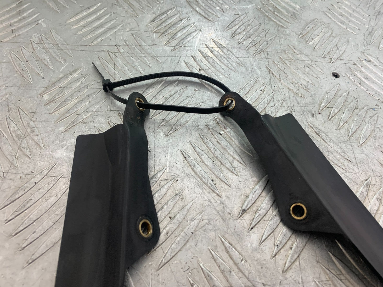 TRIUMPH 675 STREET TRIPLE R FRONT MUDGUARD INFILLS  YEAR 2013 - 2016 (CMB1221)