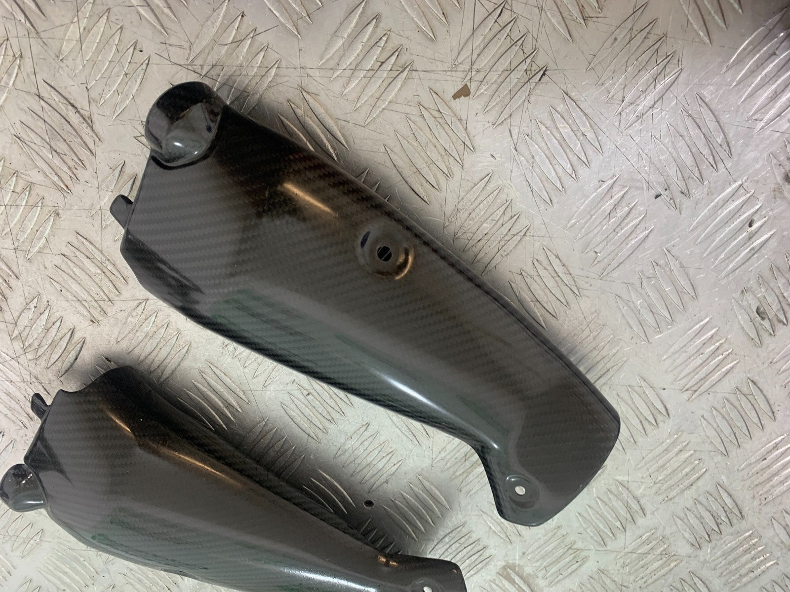 YAMAHA YZF R1 14 B BIG BANG LEFT & RIGHT CARBON TOP INFILLS   2009-14 (CMB1175)