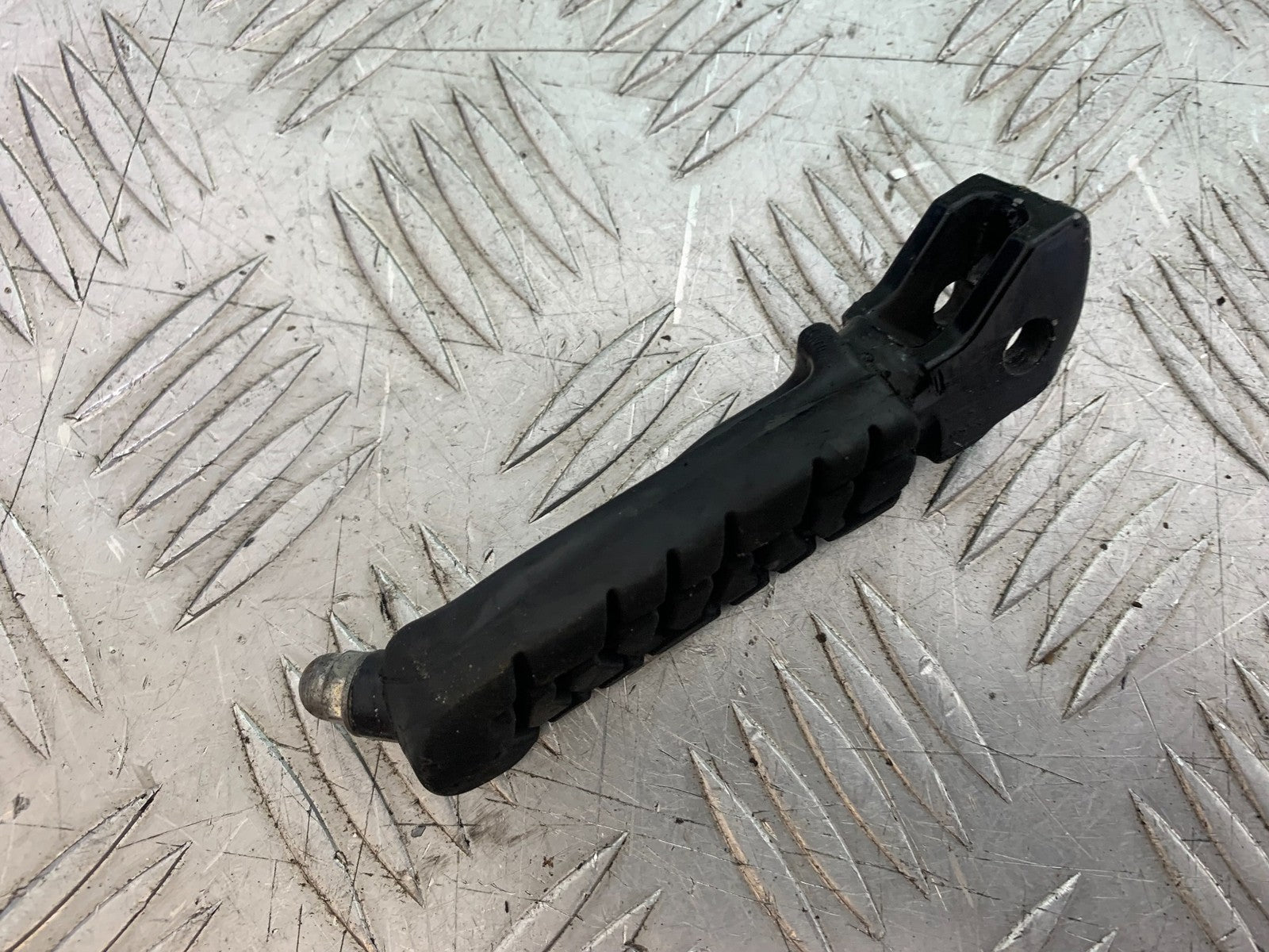 KTM RC125 RC 125 RC FRONT RIGHT FOOTPEG 2014 2017 (CMB1199)