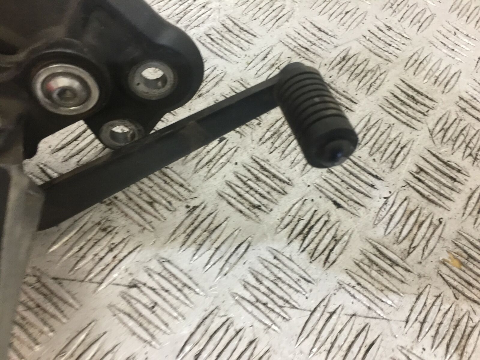 YAMAHA MT07 MT-07 FRONT RIGHT HANGER  YEAR 2014-2018 (STOCK 704)