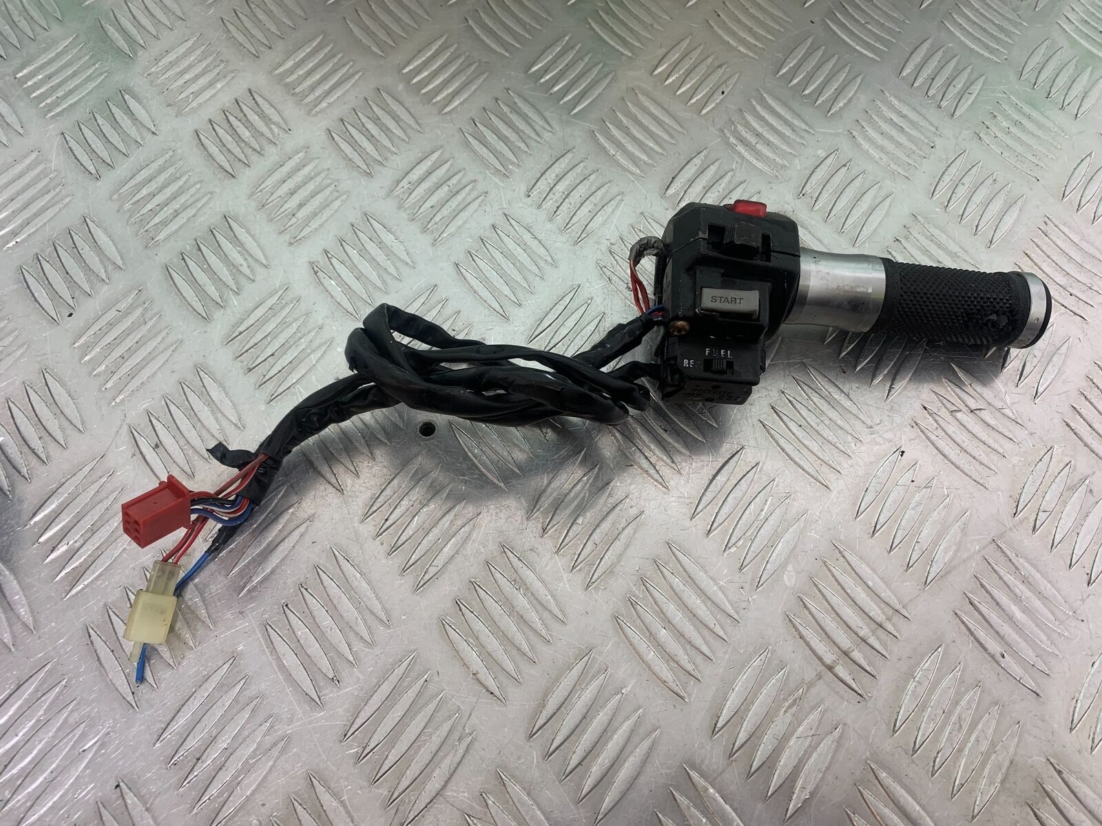 YAMAHA XV535 XV 535 VIRAGO RIGHT SWITCH GEAR  YEAR 1994-02 (CMB1044)